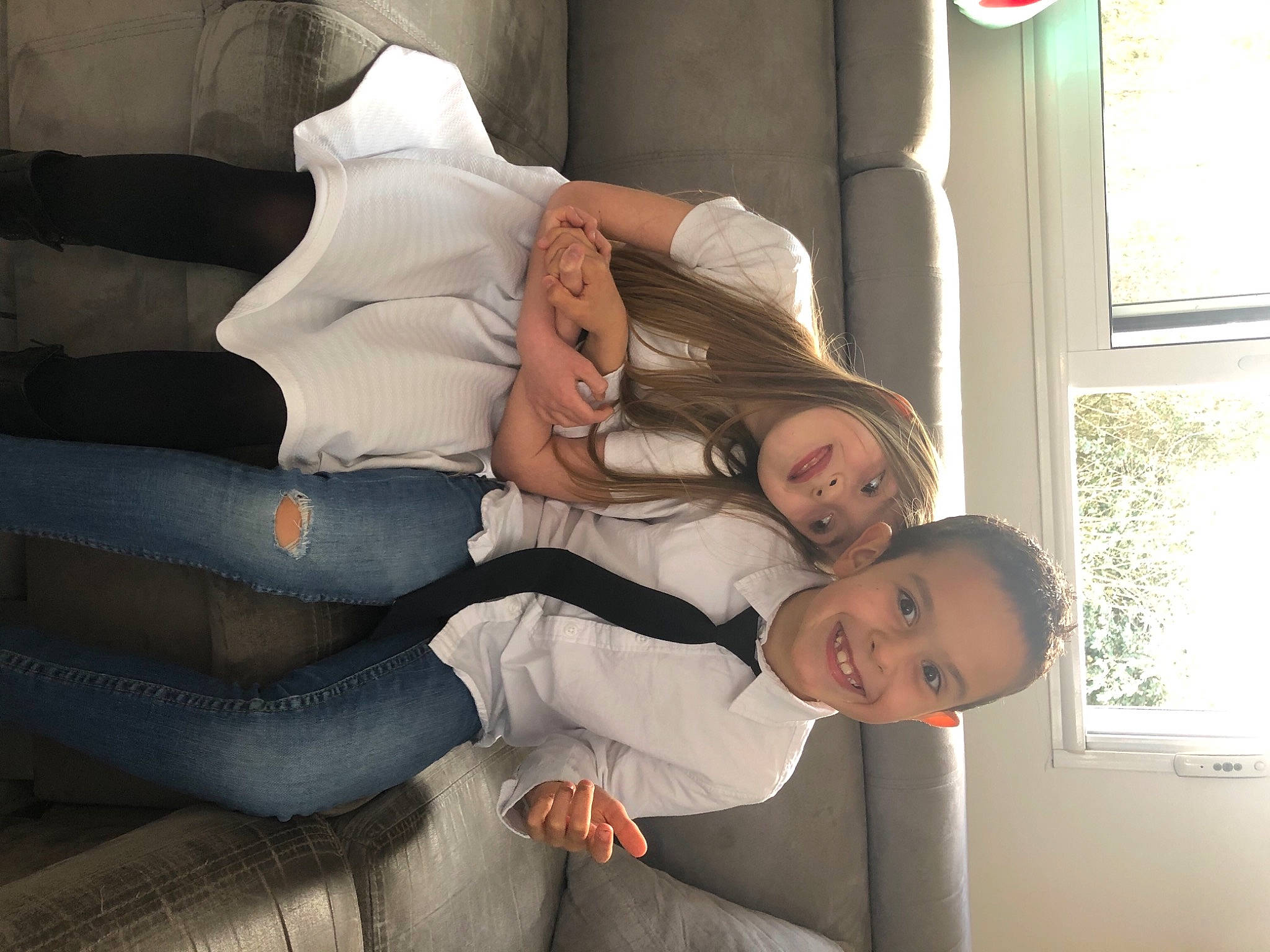 Nathan a rejoint le concours — aidez-le/la à gagner de superbes lots ! comfort, event, eye, fun, gesture, happy, headwear, human_leg, jeans, joy, leg, leisure, mouth, organ, person, room, sitting, smile, thigh, toddler