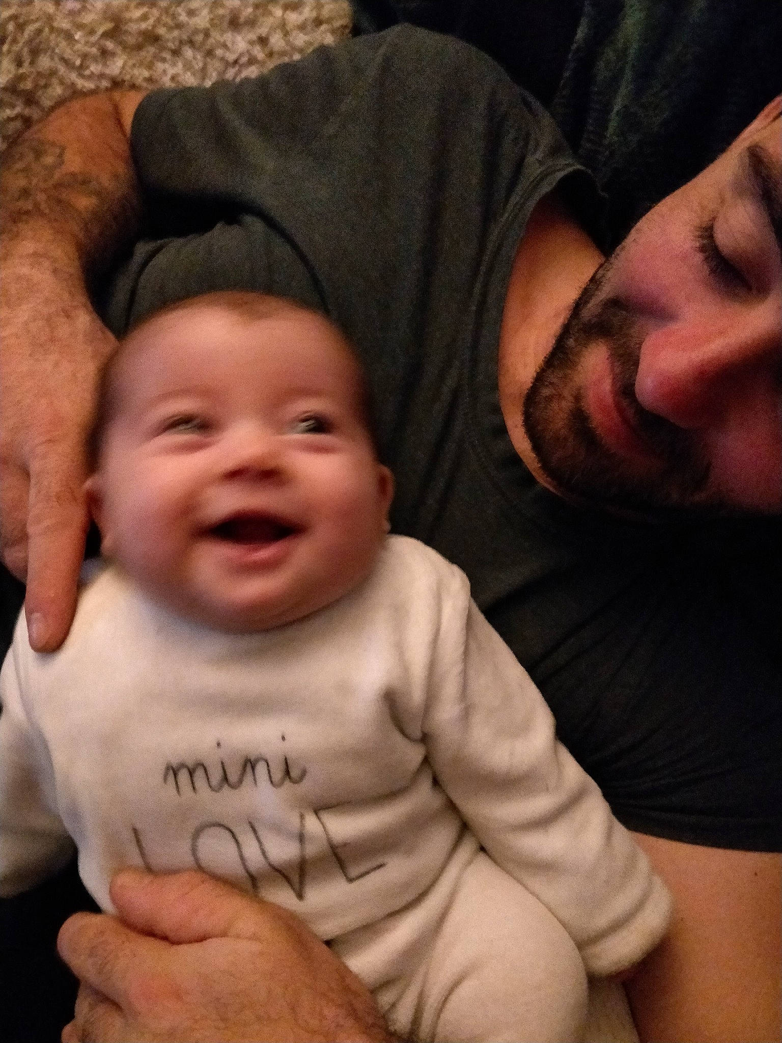 Arya a rejoint le concours — aidez-le/la à gagner de superbes lots ! baby, cheek, comfort, eye, facial_expression, finger, gesture, hairstyle, happy, head, headwear, human, interaction, iris, lip, mammal, mouth, nose, organ, person