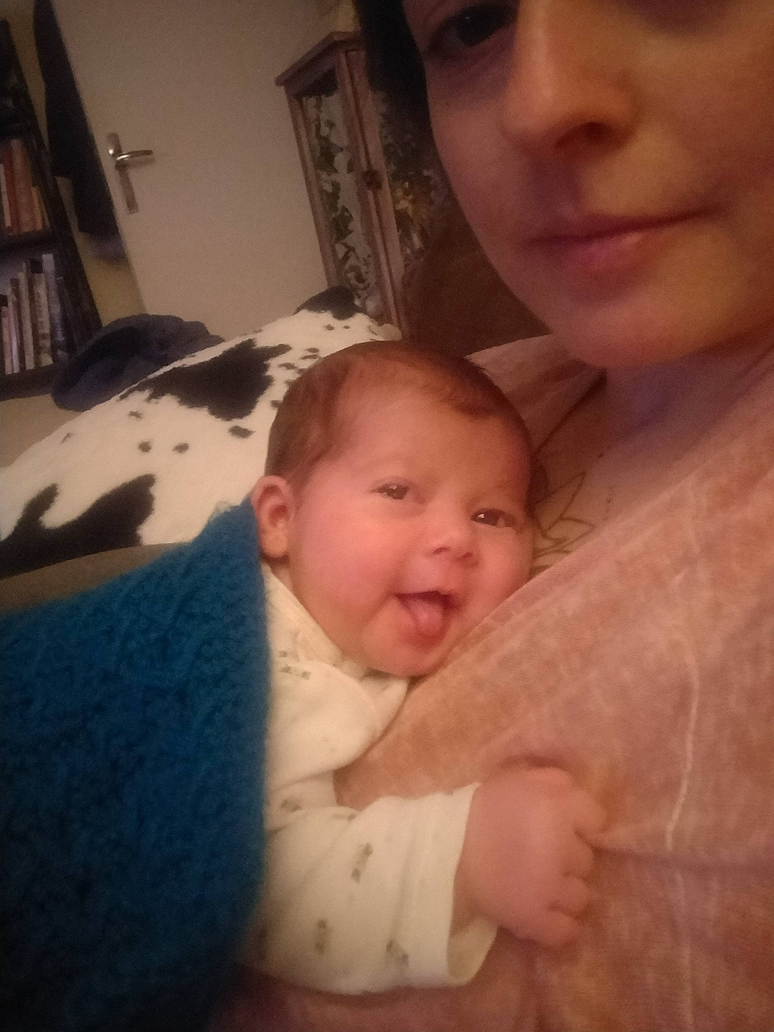 Arya a rejoint le concours — aidez-le/la à gagner de superbes lots ! abdomen, baby, bookcase, cheek, chin, comfort, ear, eye, eyebrow, eyelash, happy, iris, lip, mouth, nose, person, shelf, skin, toddler, trunk