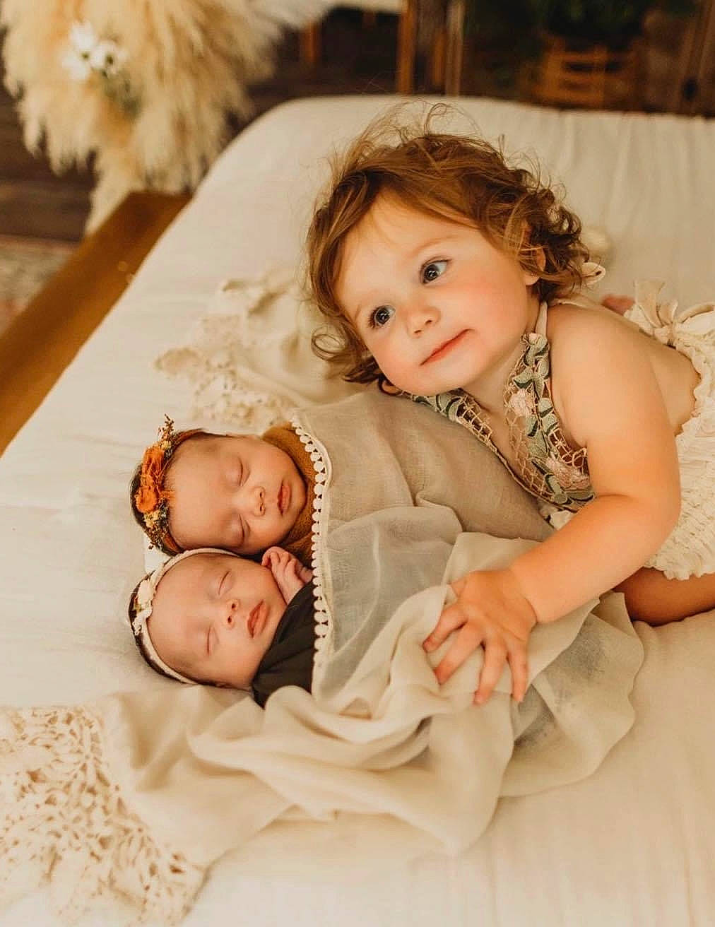 Hadleigh is registered to the contest to win money with this photo: baby, baby_toddler_clothing, child, comfort, companion_dog, eye, facial_expression, felidae, fun, fur, german_spitz, happy, head, joy, linens, mammal, person, room, skin, spitz