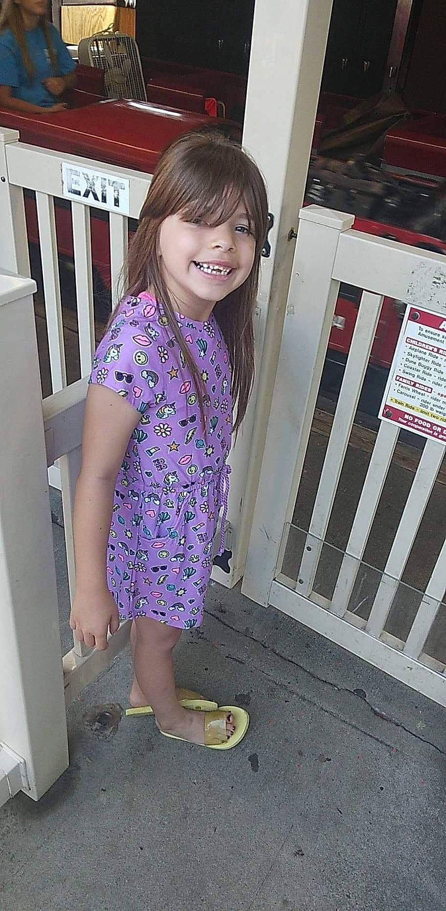 Armani is registered to the contest to win money with this photo: cool, eye, fashion, hairstyle, happy, human_leg, joint, joy, knee, leg, magenta, pattern, person, pink, sandal, shoulder, sleeve, smile, standing, textile