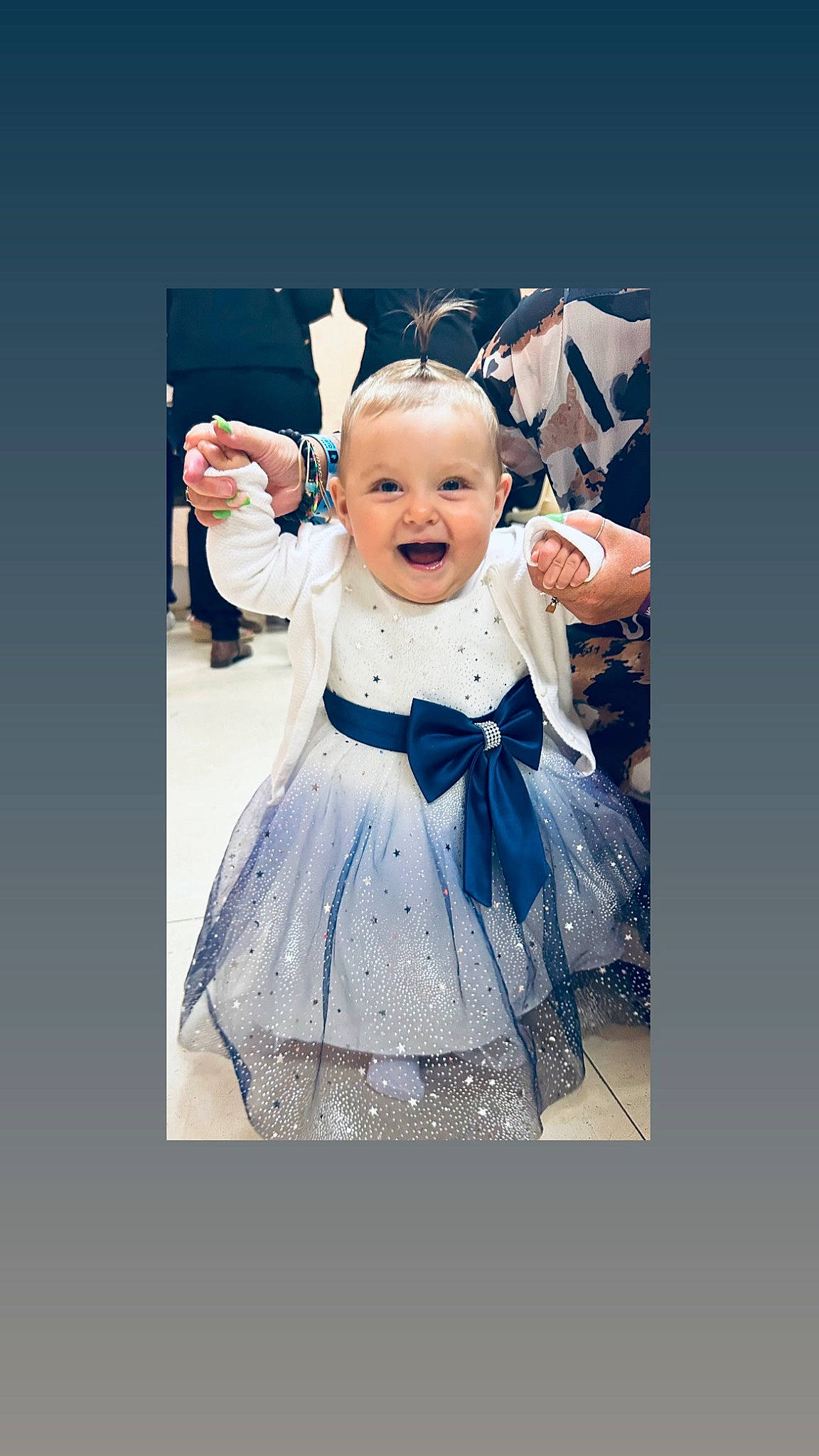 Giulia a rejoint le concours — aidez-le/la à gagner de superbes lots ! baby, baby_toddler_clothing, costume, day_dress, design, dress, electric_blue, event, flash_photography, formal_wear, gesture, happy, joy, one_piece_garment, pattern, person, pink, product, purple, sleeve