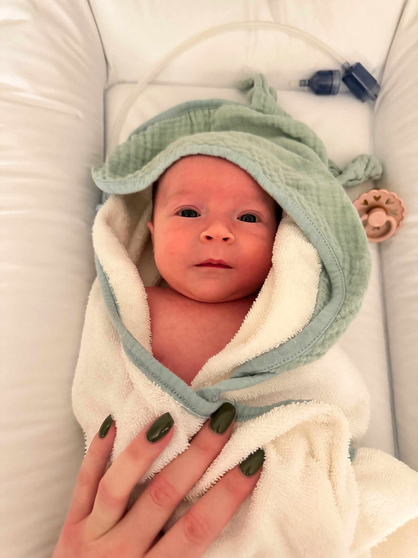 Adaé participe au concours pour gagner de l'argent avec cette photo : baby, infant, towel, hooded_towel, hand, nails, green_nail_polish, white, soft, cushion, bed, newborn, wrapped, skin, cute, portrait, indoor, cozy, looking, person