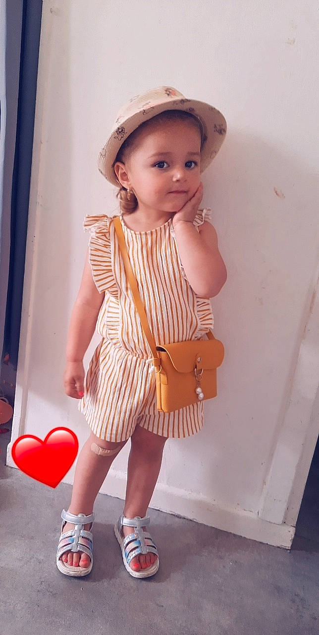 Inaya a rejoint le concours — aidez-le/la à gagner de superbes lots ! baby, baby_toddler_clothing, child, curtain, day_dress, dress, hairstyle, joint, neck, one_piece_garment, person, pink, shoe, shoulder, skin, sleeve, smile, street_fashion, toddler, waist