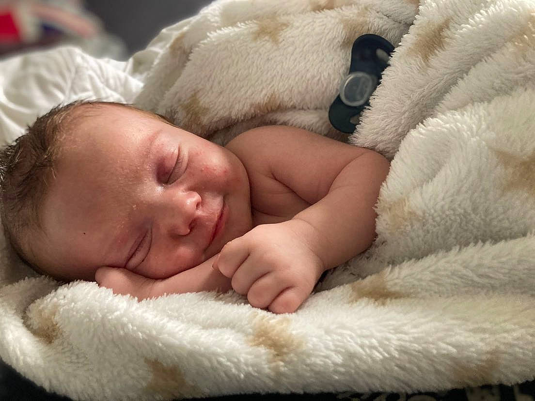 Halyna participe au concours pour gagner de l'argent avec cette photo : baby, baby_sleeping, baby_toddler_clothing, bedtime, cheek, child, close_up, comfort, flesh, fur, gesture, linens, mammal, nail, nap, nose, person, skin, textile, thumb