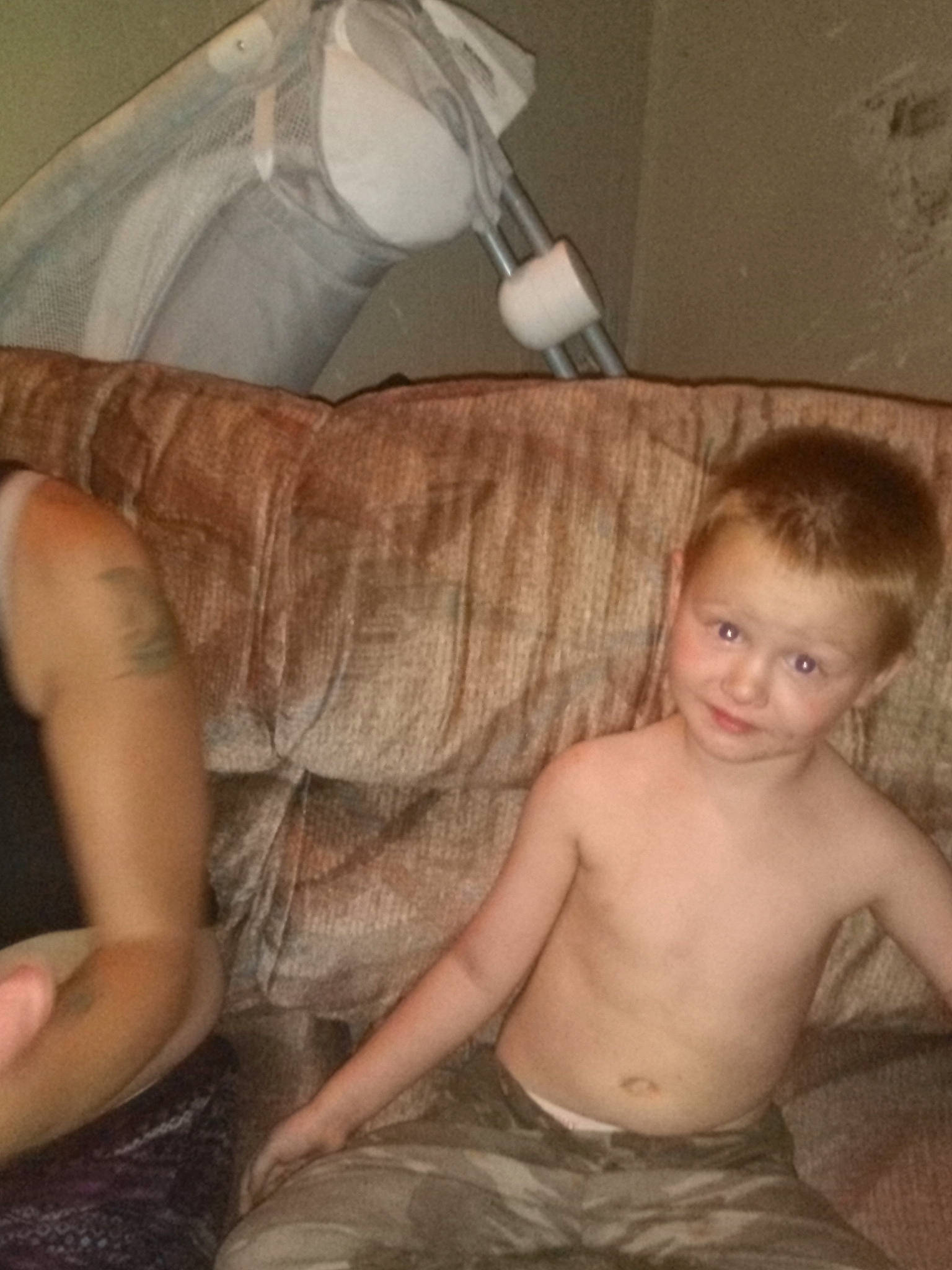 Levi is registered to the contest to win money with this photo: bathing, chest, child, comfort, finger, flash_photography, fun, hairstyle, head, human_body, joint, joy, leg, mouth, muscle, organ, person, shoulder, skin, thigh