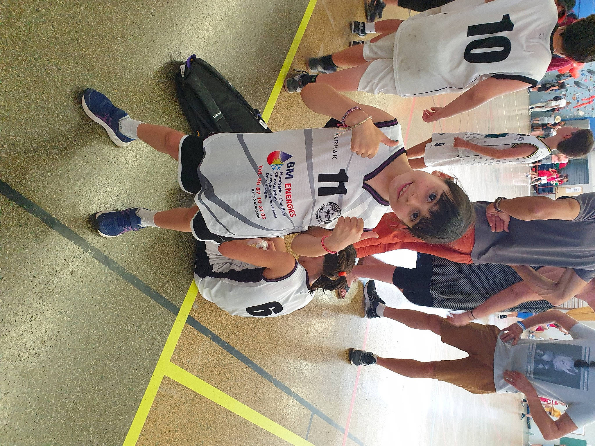 Pauline a rejoint le concours — aidez-le/la à gagner de superbes lots ! carmine, competition_event, elbow, fun, hat, joy, knee, leisure, person, player, recreation, shorts, sports, sports_equipment, sports_uniform, sportswear, t_shirt, team, thigh, tournament