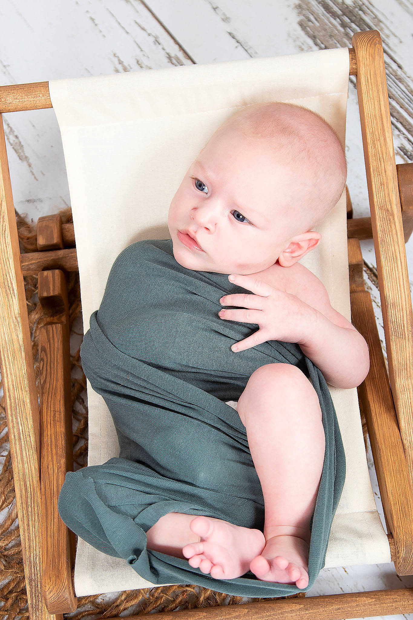 Lucas a rejoint le concours — aidez-le/la à gagner de superbes lots ! arm, baby, baby_products, baby_toddler_clothing, chair, cheek, child, comfort, eye, flash_photography, foot, hardwood, human_body, iris, pattern, person, product, sitting, skin, toddler