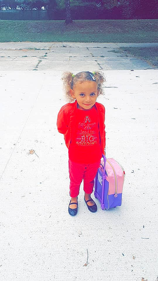 Naomy a rejoint le concours — aidez-le/la à gagner de superbes lots ! beach, child, fun, girl, joy, magenta, person, pink, play, red, sand, sea, smile, summer, toddler, vacation, water