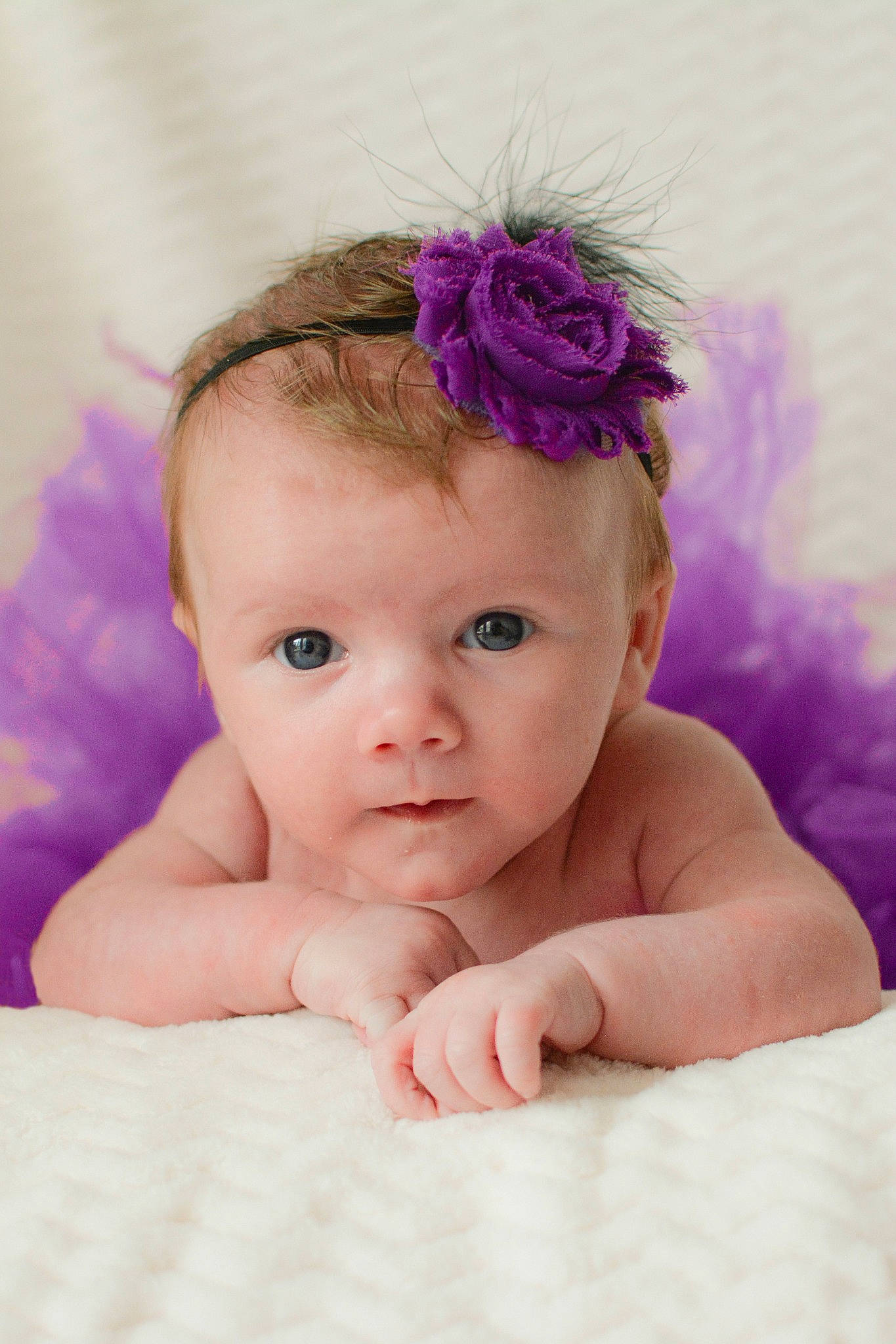Maylie a rejoint le concours — aidez-le/la à gagner de superbes lots ! baby, cheek, child, close_up, eye, face, hair_accessory, hand, head, headband, headgear, headpiece, iris, lavender, lilac, person, photograph, pink, purple, skin