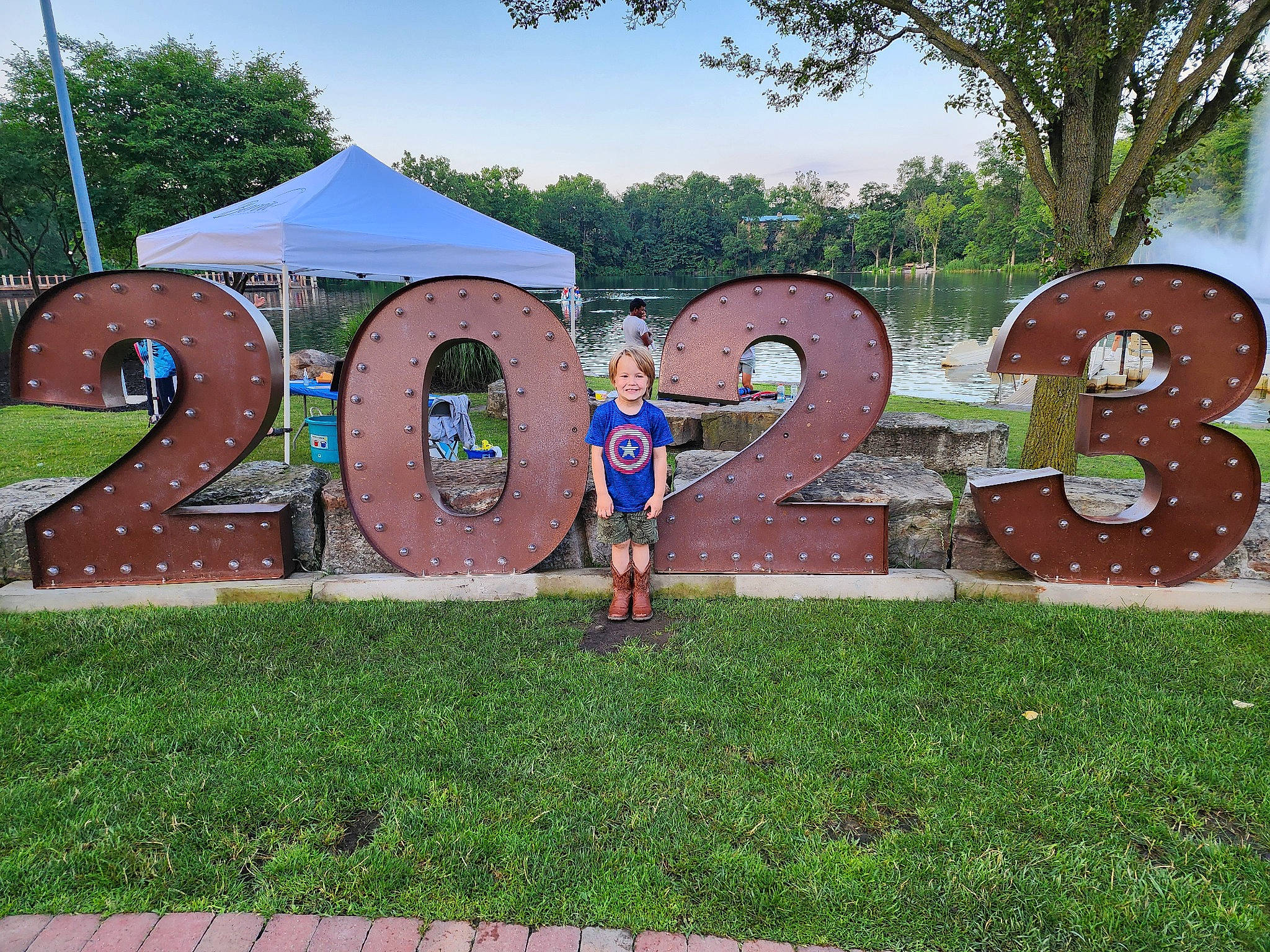 Scotty is registered to the contest to win money with this photo: art, daytime, graffiti, grass, house, joy, land_lot, landscape, leisure, nature, neighbourhood, paint, painting, person, plant, public_space, rural_area, sky, tent, tree