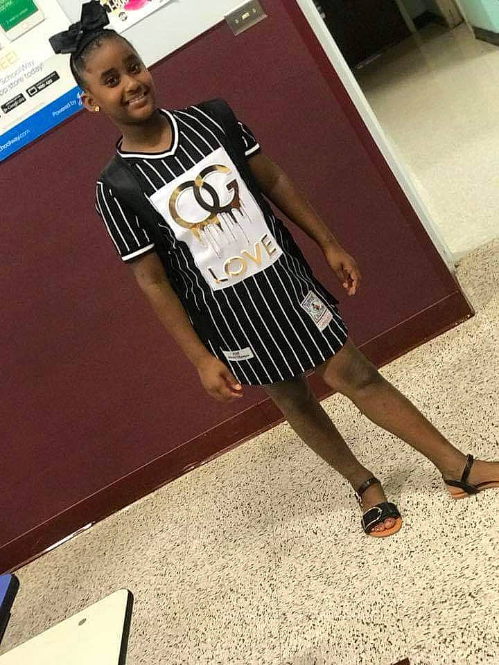 Damari is registered to the contest to win money with this photo: clothing, dress, fashion, fashion_design, footwear, joy, leg, person, shirt, shoe, sleeve, street_fashion, style, t_shirt, tights, top