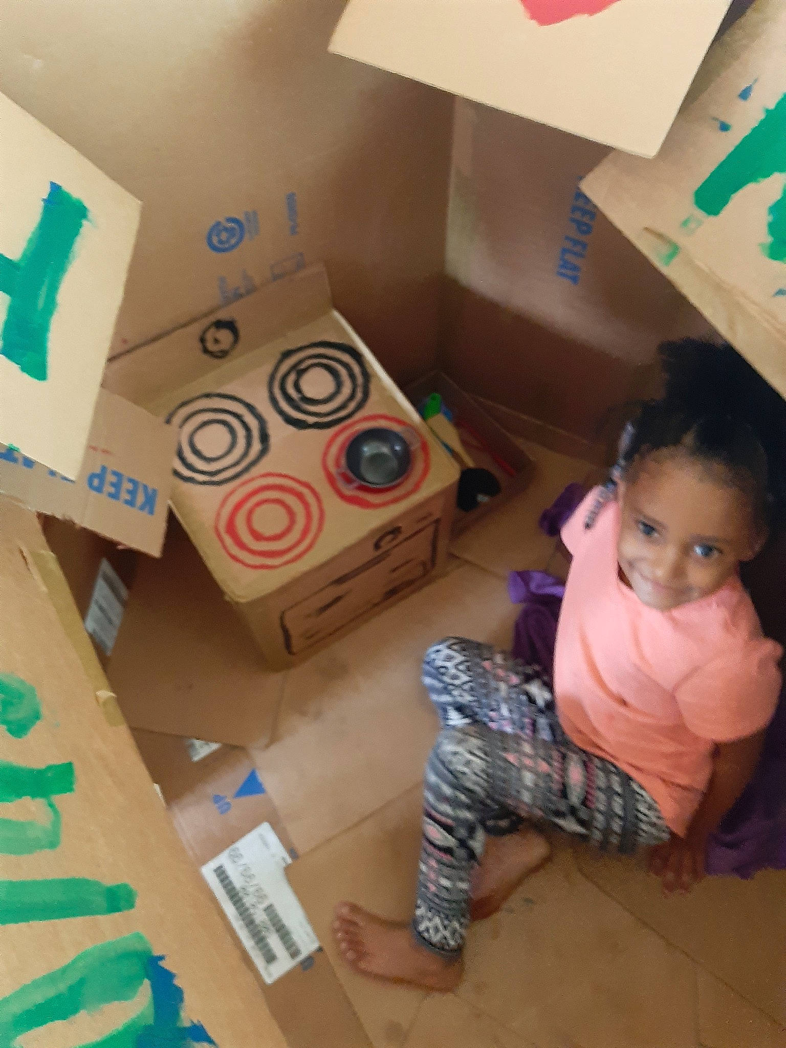 Dakyra is registered to the contest to win money with this photo: cardboard, child, person, play, room, toddler