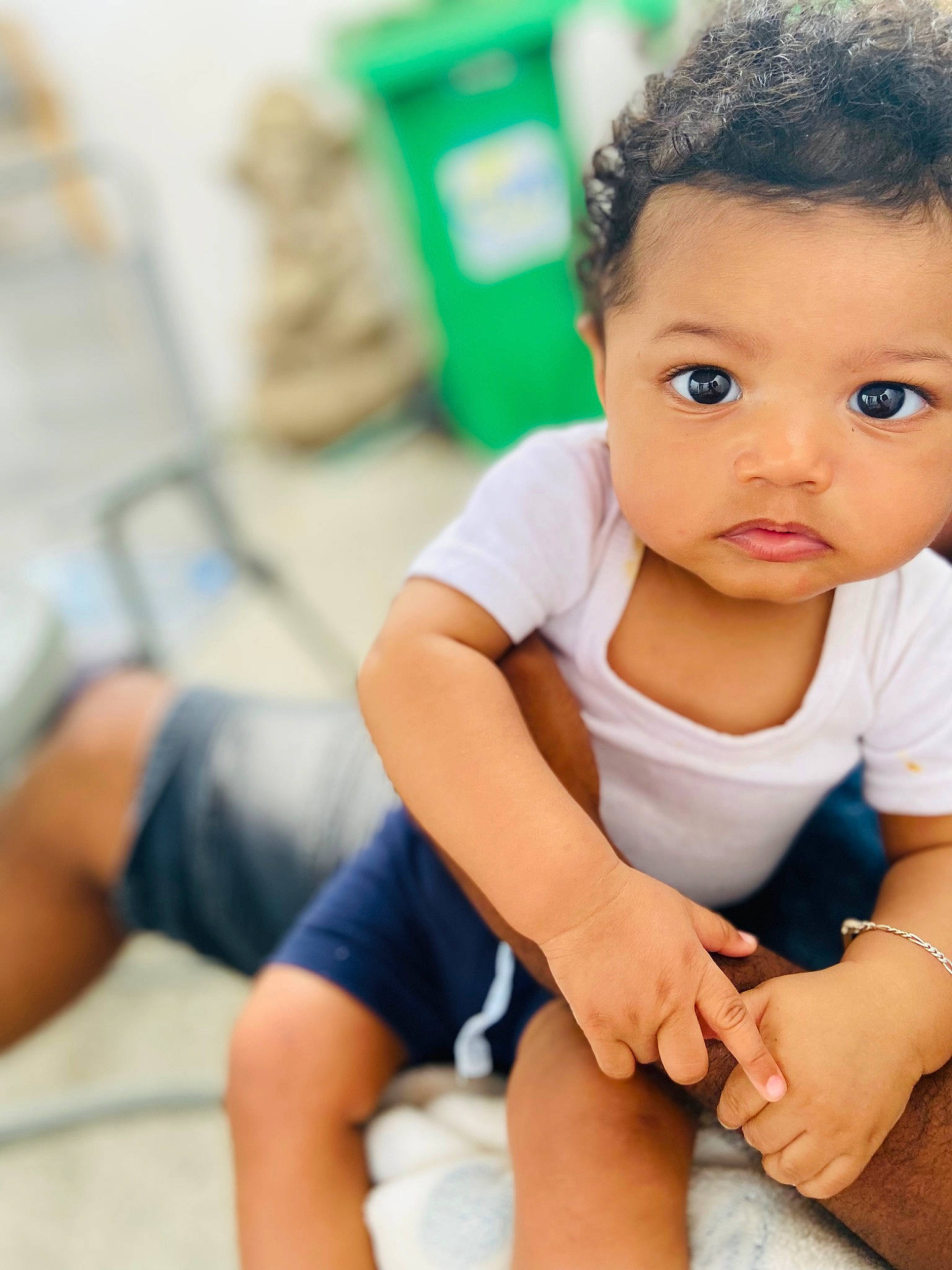 Jayalen a rejoint le concours — aidez-le/la à gagner de superbes lots ! abdomen, baby, baby_toddler_clothing, cheek, comfort, elbow, eyelash, fun, happy, human_leg, joint, knee, leisure, person, skin, sleeve, smile, t_shirt, thigh, toddler