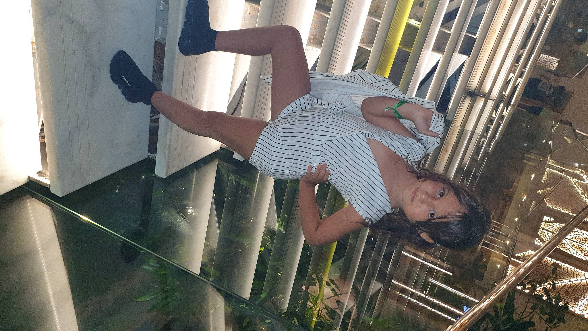 Meryam participe au concours pour gagner de l'argent avec cette photo : balance, calf, elbow, fashion, flash_photography, foot, fun, human_leg, joint, knee, leg, leisure, metal, person, physical_fitness, sandal, sportswear, textile, thigh, waist