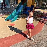 Neyla participe au concours pour gagner de l'argent avec cette photo : child, city, clothing, face, female, girl, grass, head, nature, outdoorplayarea, outdoors, park, person, photography, plant, playarea, portrait, shorts, summer, walking