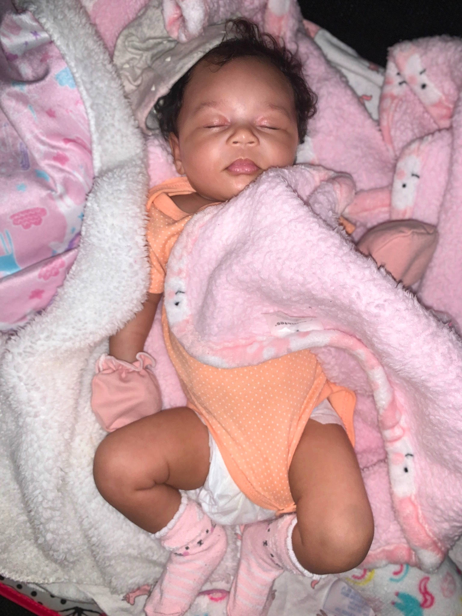 Isadora is registered to the contest to win money with this photo: baby, baby_toddler_clothing, cheek, chin, comfort, eye, eyebrow, finger, happy, human_body, iris, linens, mouth, person, pink, skin, smile, textile, thumb, toddler