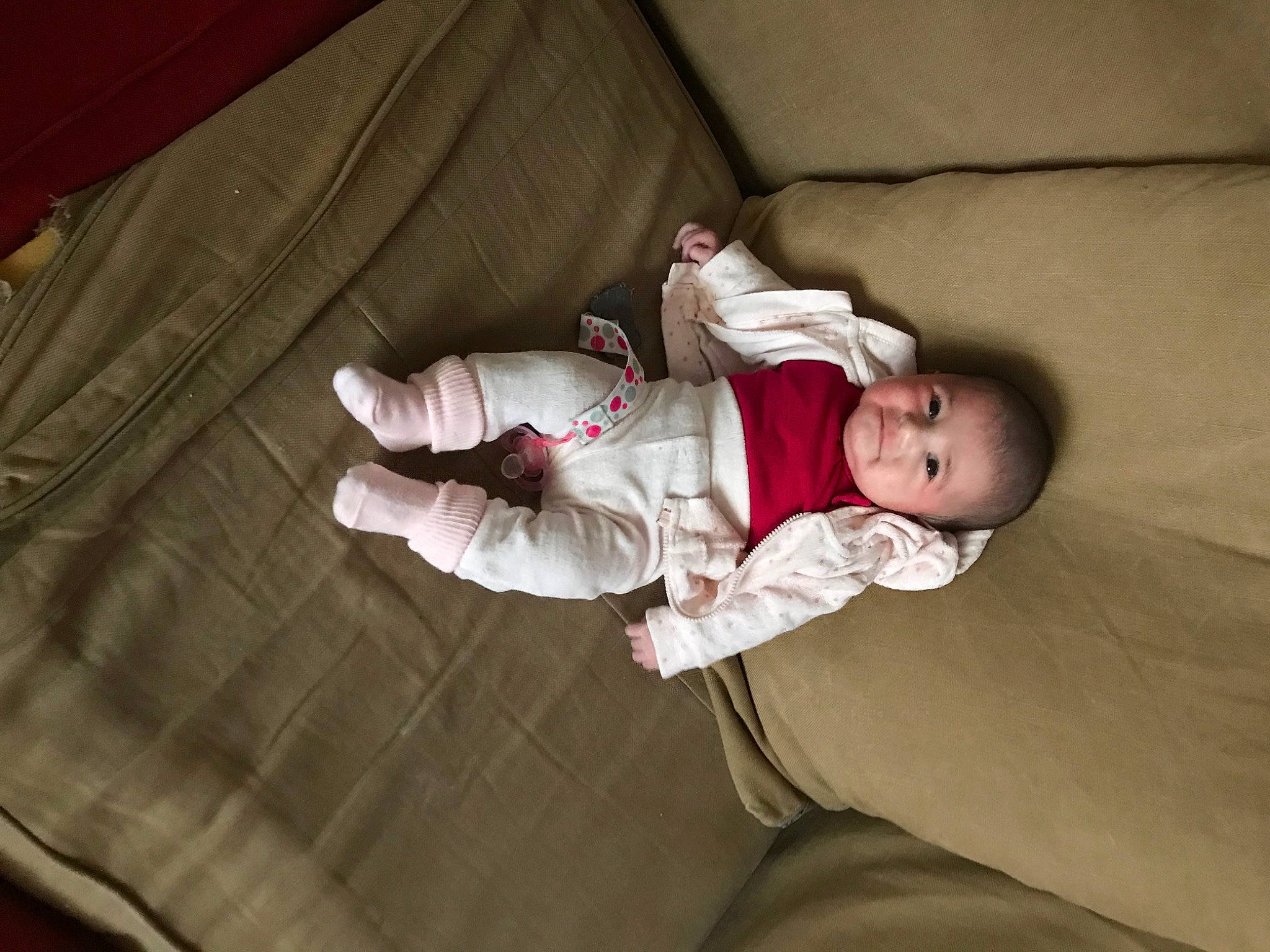 Marianna a rejoint le concours — aidez-le/la à gagner de superbes lots ! baby, baby_products, baby_toddler_clothing, carmine, child, comfort, couch, flooring, foot, fun, knee, linens, person, room, sitting, sleep, sleeve, tints_and_shades, toddler, wood