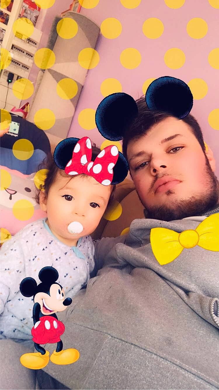 Cordelia a rejoint le concours — aidez-le/la à gagner de superbes lots ! beard, beauty, cap, carmine, child, costume_hat, event, facial_expression, fun, gesture, happy, headgear, party_supply, pattern, people, person, photograph, snapshot, stuffed_toy, textile