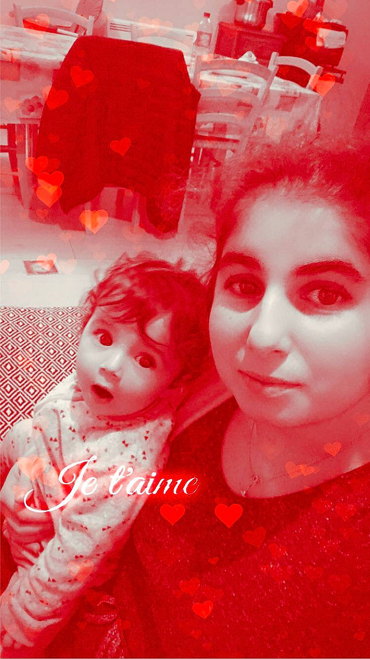 Cordelia participe au concours pour gagner de l'argent avec cette photo : art, cheek, event, eyelash, fashion_design, fictional_character, font, fun, happy, lip, lipstick, magenta, mouth, person, photomontage, pink, red, selfie, surprise, toddler