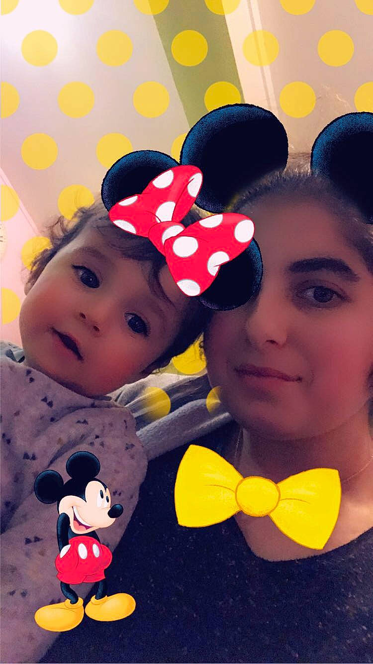 Cordelia participe au concours pour gagner de l'argent avec cette photo : baseball_cap, beauty, bow_tie, cap, cool, costume_hat, facial_expression, fun, happy, hat, headgear, headwear, joy, light, lip, orange, organ, people, person, photograph