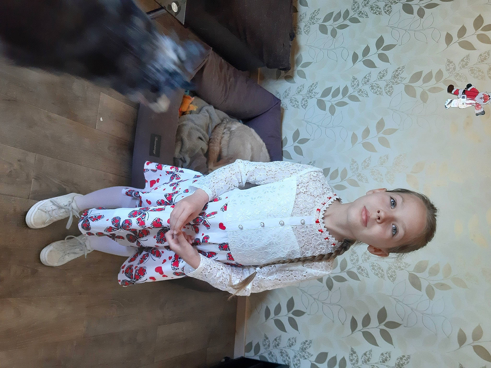 Elena participe au concours pour gagner de l'argent avec cette photo : baby, baby_products, baby_toddler_clothing, child, comfort, dress, fun, hairstyle, happy, human_leg, linens, pattern, person, plant, room, sitting, skin, sleeve, toddler, tree