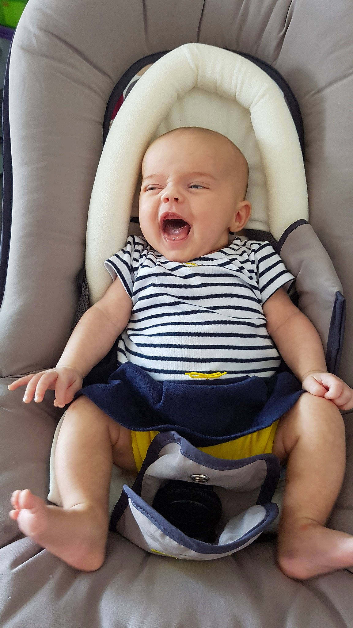 Chloé participe au concours pour gagner de l'argent avec cette photo : auto_part, baby, baby_carriage, baby_in_car_seat, baby_products, car_seat, child, comfort, person, product, sitting, toddler