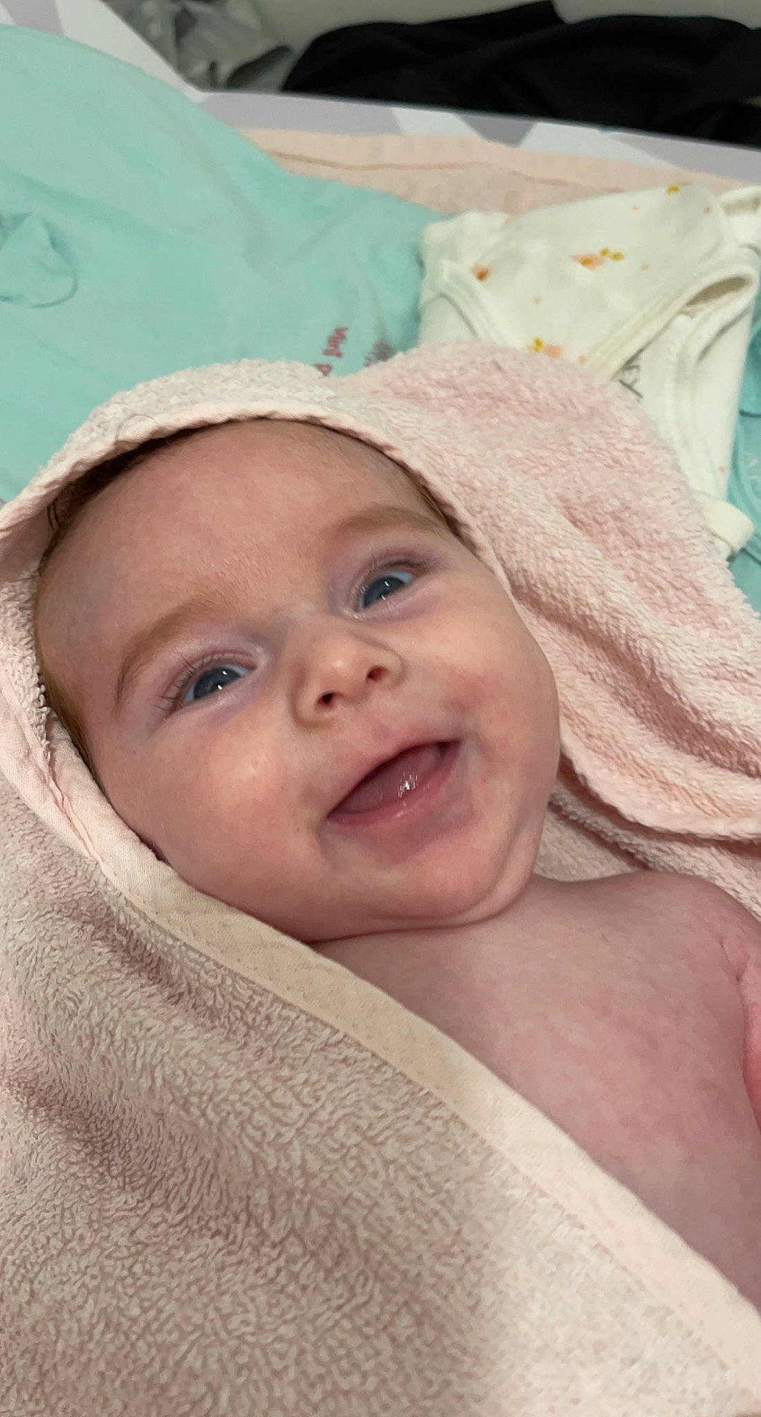 Seyana participe au concours pour gagner de l'argent avec cette photo : baby, cheek, child, comfort, event, eye, eyebrow, fashion_accessory, happy, hat, headgear, iris, linens, lip, nose, person, skin, smile, toddler, towel