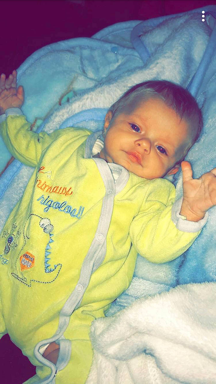 Lenny participe au concours pour gagner de l'argent avec cette photo : baby_products, bedtime, cheek, child, face, fun, girl, head, infant, iris, person, product, skin, sleep, smile, toddler, yellow