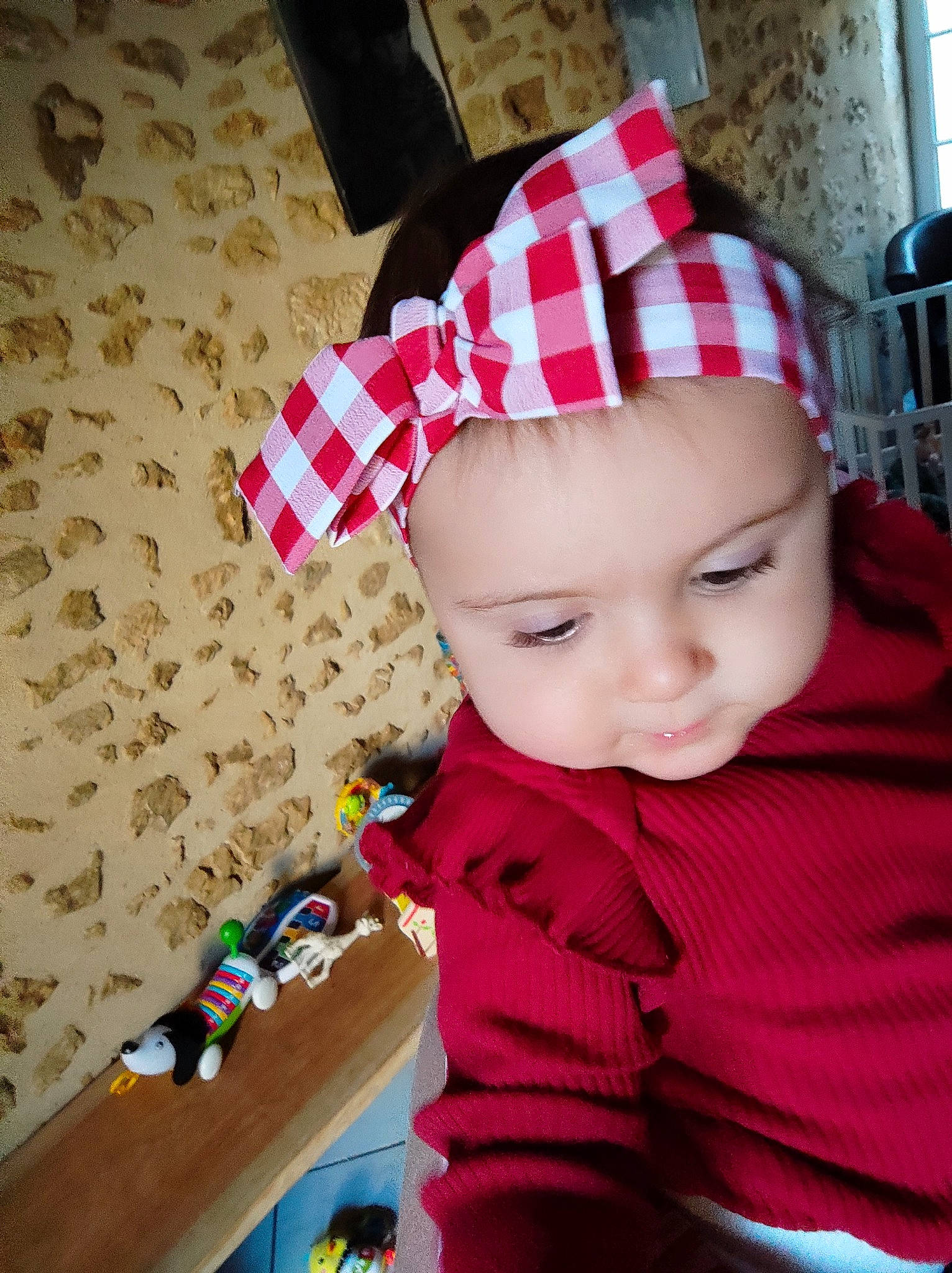 Elenitza participe au concours pour gagner de l'argent avec cette photo : baby, baby_toddler_clothing, cap, child, christmas, christmas_eve, costume_hat, design, fun, happy, hat, headwear, holiday, magenta, pattern, person, plaid, sleeve, tartan, textile