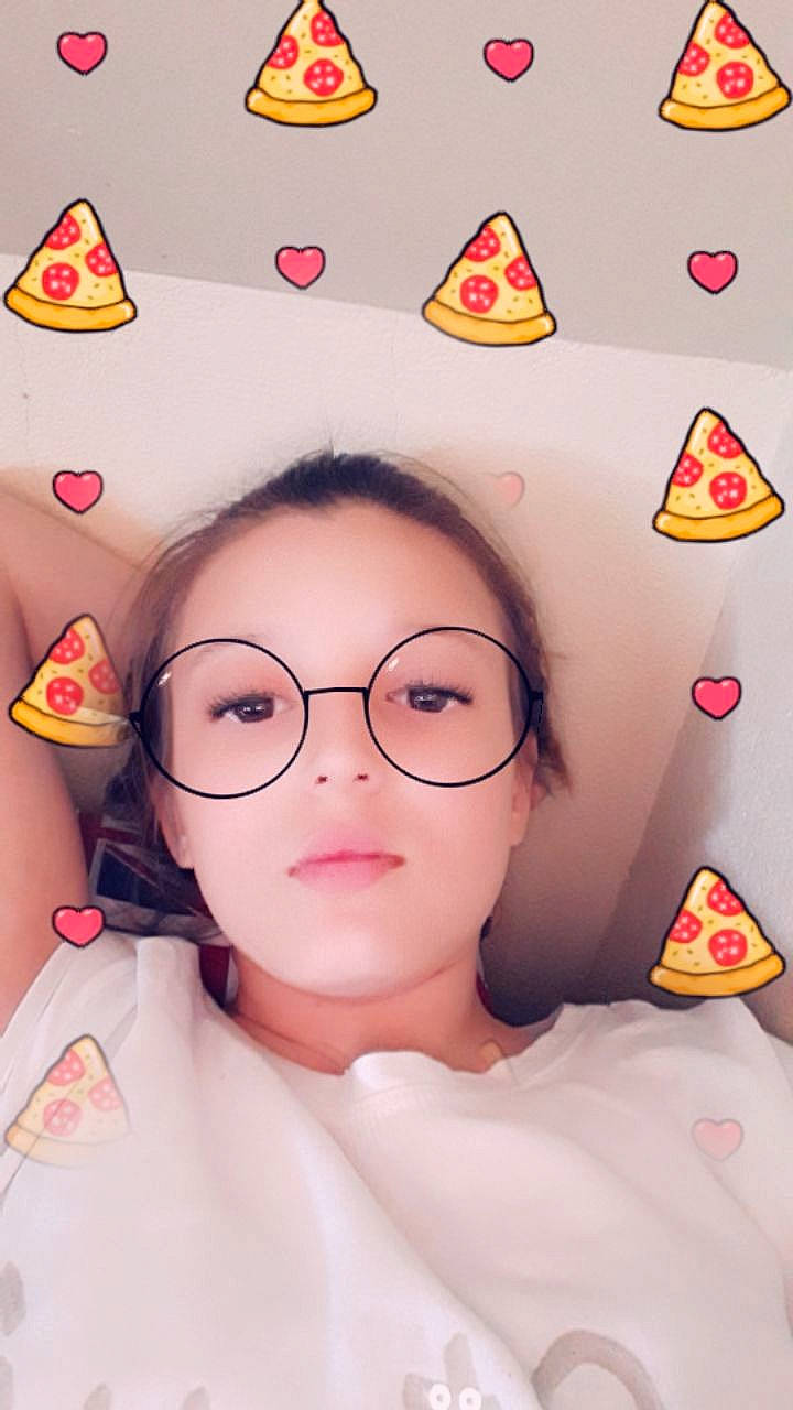 Tina a rejoint le concours — aidez-le/la à gagner de superbes lots ! art, cartoon, cheek, child, eyewear, face, glasses, head, illustration, lip, nose, person, smile