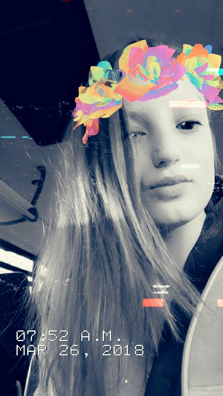 Tina a rejoint le concours — aidez-le/la à gagner de superbes lots ! beauty, cool, fashion_accessory, hair, hair_accessory, hair_coloring, hairstyle, head, headgear, headpiece, hime_cut, lady, long_hair, person, photography, pink, smile, style