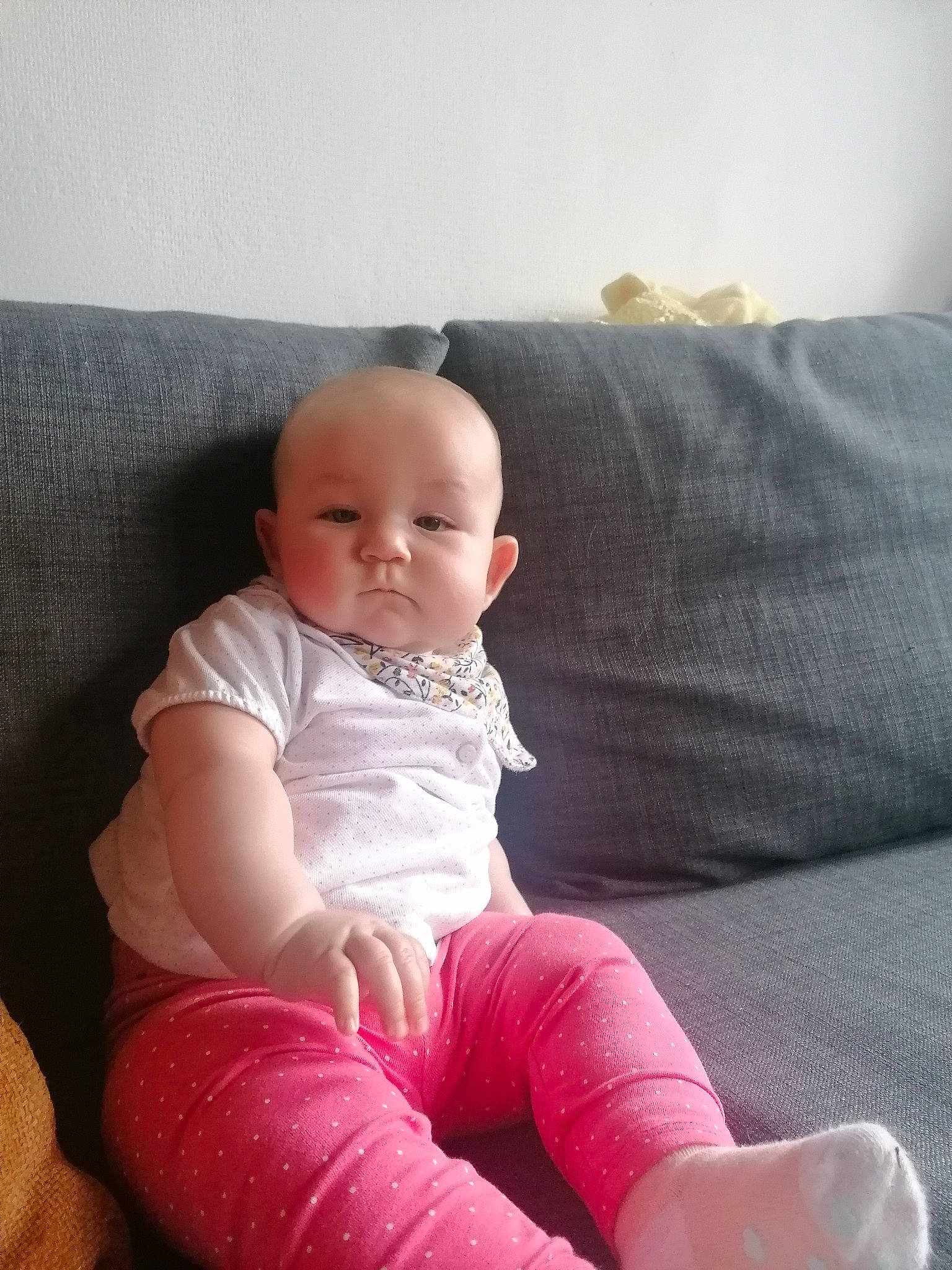 Anya a rejoint le concours — aidez-le/la à gagner de superbes lots ! baby, cheek, child, person, pink, sitting, skin, toddler