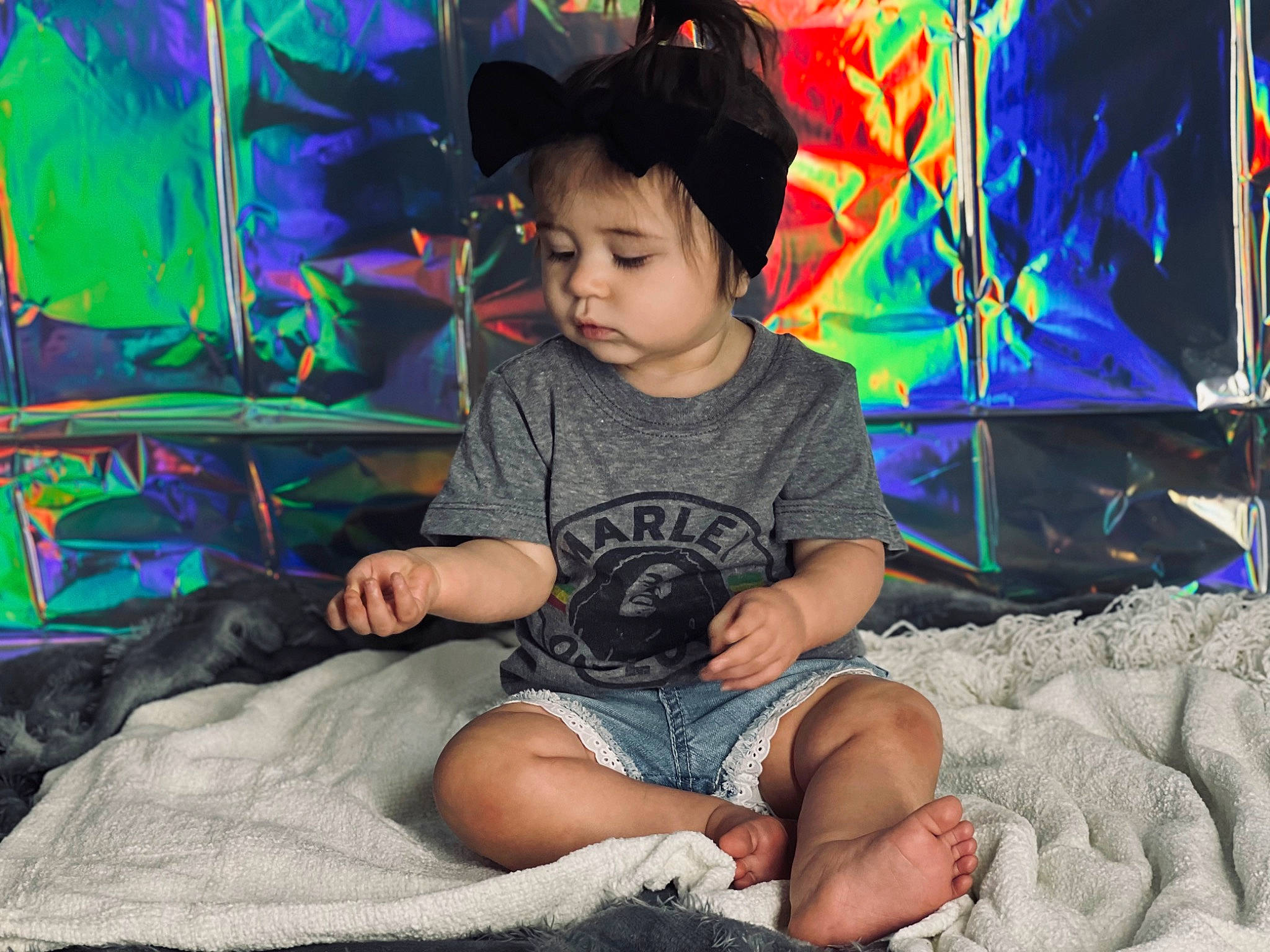 Juliana is registered to the contest to win money with this photo: art, chair, child, comfort, couch, event, flash_photography, foot, fun, happy, human_leg, knee, lap, leisure, person, room, shorts, sitting, t_shirt, thigh