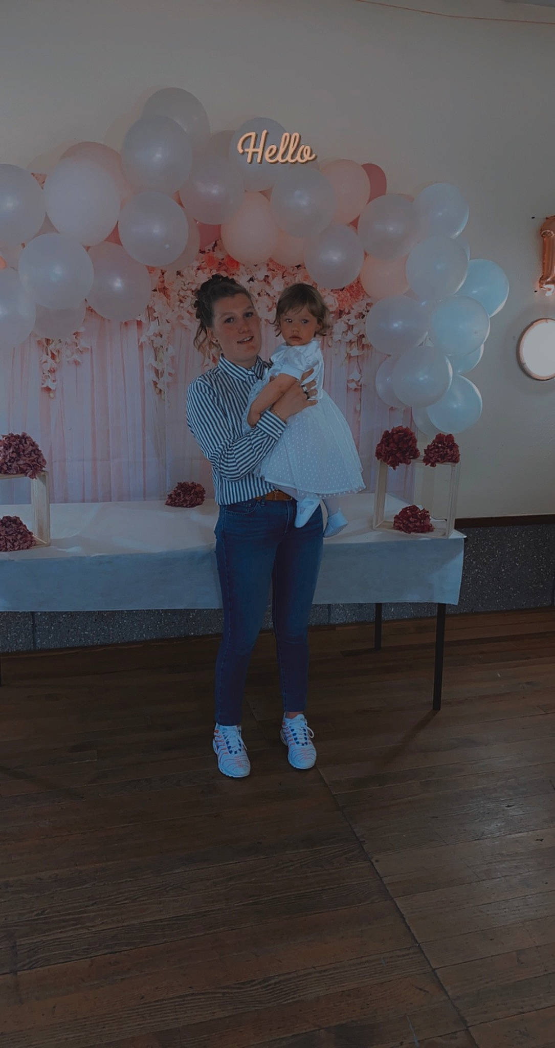 Lyanna a rejoint le concours — aidez-le/la à gagner de superbes lots ! arch, balloon, ceiling, child, event, flooring, fun, gesture, happy, icing, interior_design, joy, leisure, party, party_supply, person, plaster, recreation, room, tourist_attraction