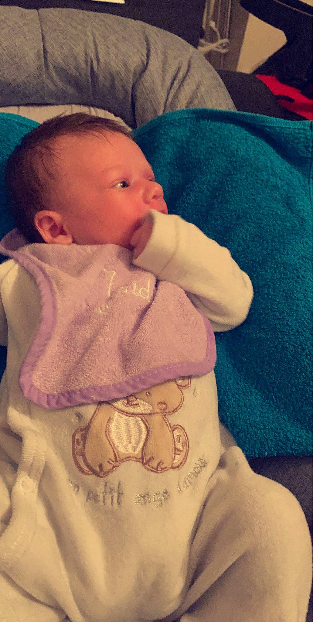 Lyanna a rejoint le concours — aidez-le/la à gagner de superbes lots ! arm, baby, baby_sleeping, baby_toddler_clothing, cheek, comfort, cool, eye, face, finger, head, human_body, iris, lip, mouth, nose, person, skin, sleeve, textile