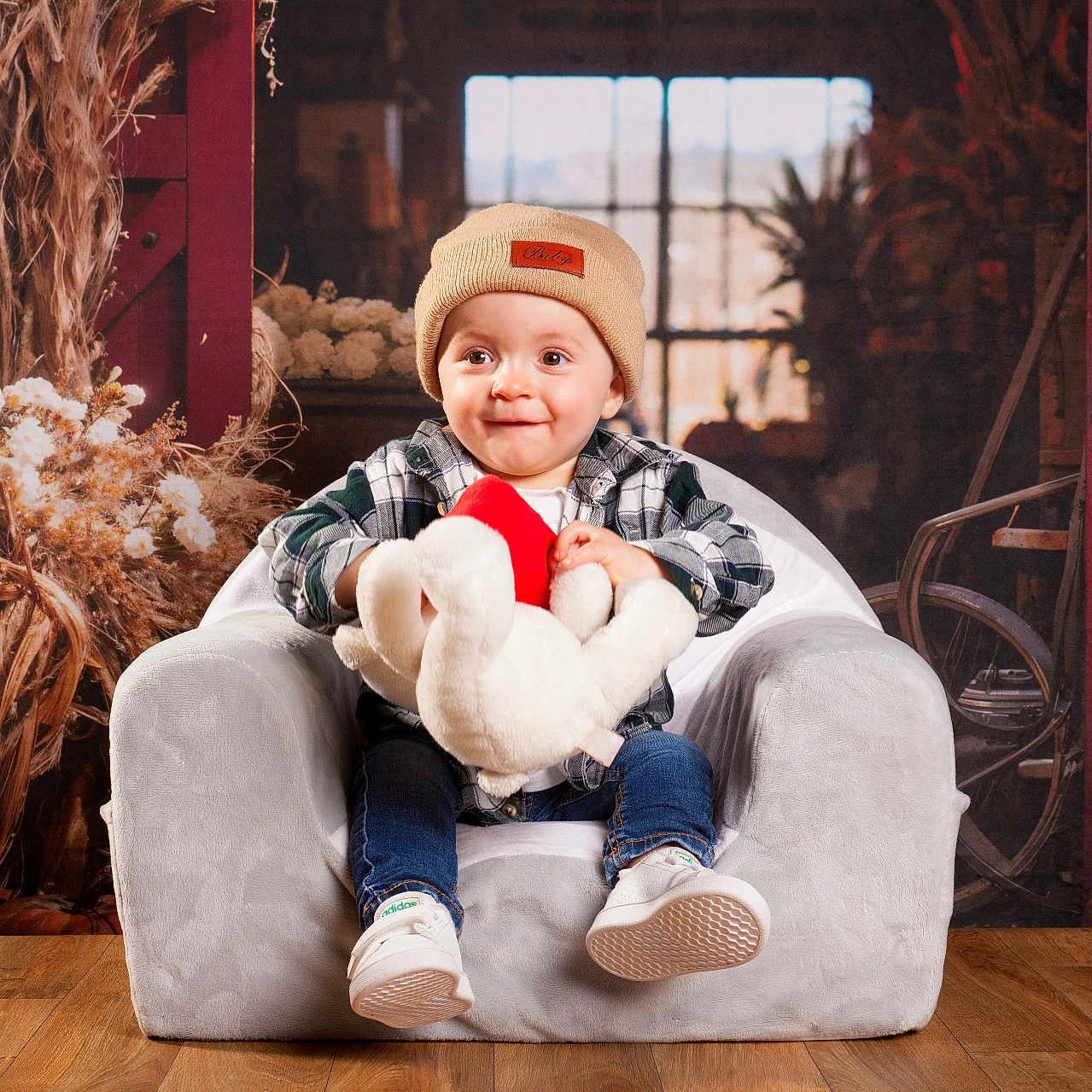 Soan participe au concours pour gagner de l'argent avec cette photo : armchair, beanie, casual_clothing, child, cozy, cute, dried_flowers, happy, homedecor, indoor, jeans, plaid_shirt, plush, portrait, rustic, smiling, stuffed_toy, toddler, white_shoes, wooden_floor