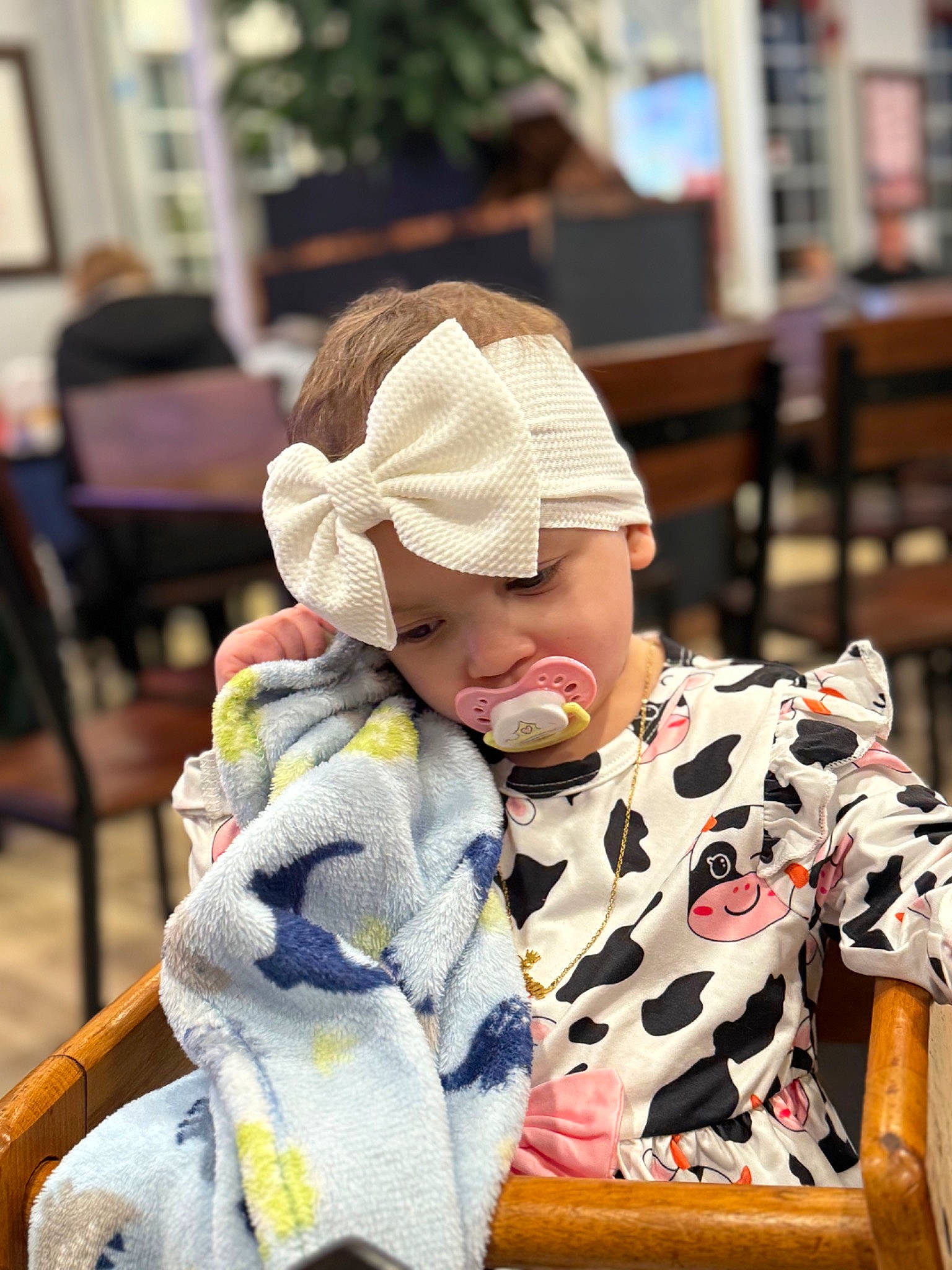 Thianelys Enaï is registered to the contest to win money with this photo: baby, baby_toddler_clothing, beanie, chair, child, comfort, fur, happy, headgear, headwear, leisure, pattern, person, sitting, sleeve, toddler, vacation, winter