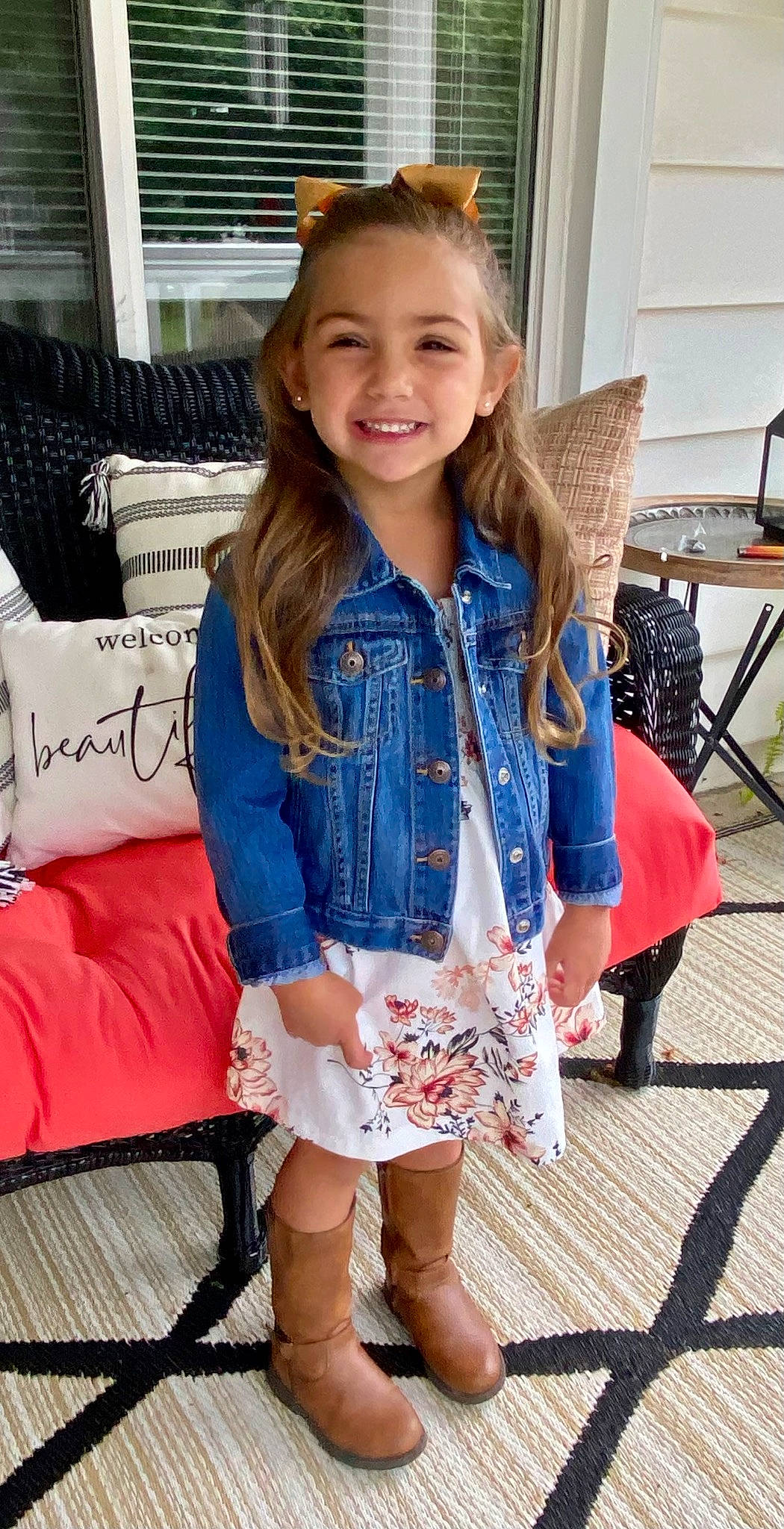 Sayge is registered to the contest to win money with this photo: blond, clothing, couch, denim, electric_blue, fashion_design, furniture, happy, head, joint, joy, knee, leg, long_hair, person, sleeve, smile, t_shirt, textile, thigh