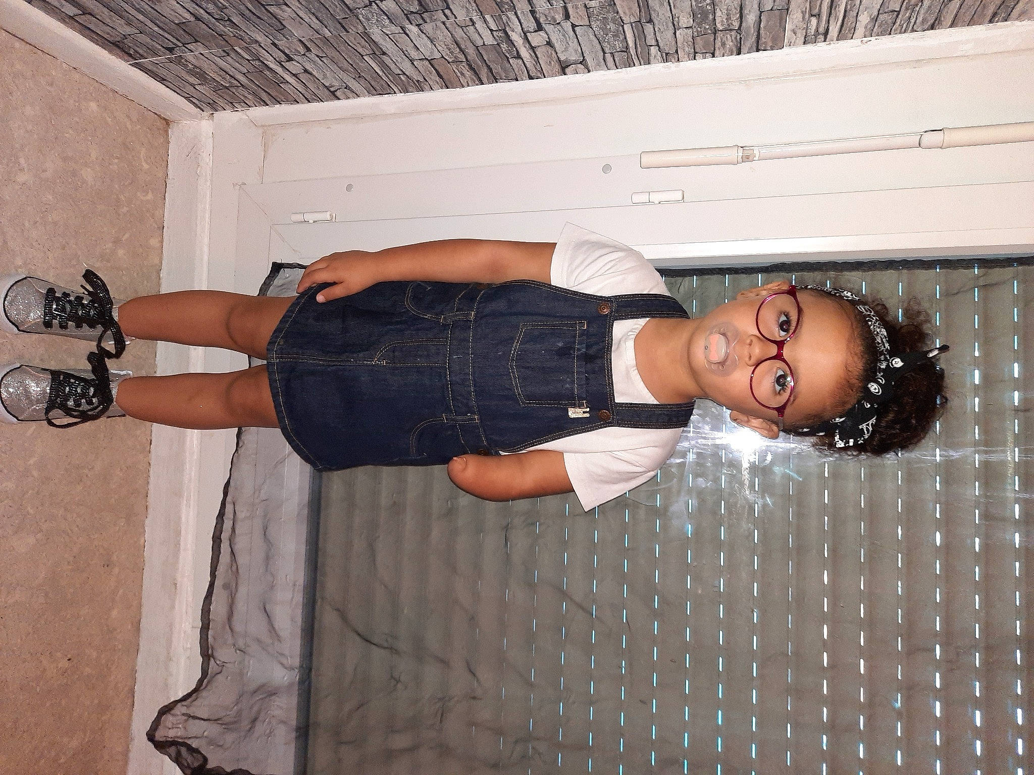 Azalia participe au concours pour gagner de l'argent avec cette photo : arm, denim, elbow, fun, human_leg, joint, knee, outdoor_shoe, pattern, person, room, shoe, smile, street_fashion, thigh, trunk, waist, walking_shoe, wall, wood