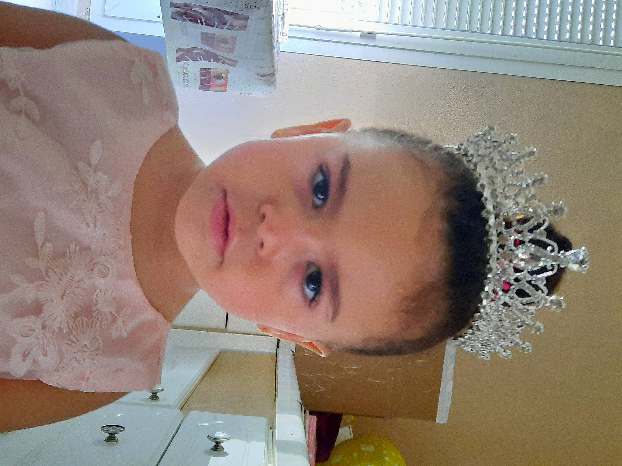 Azalia a rejoint le concours — aidez-le/la à gagner de superbes lots ! cheek, child, chin, eyebrow, eyelash, fun, happy, house, lip, neck, nose, person, room, skin, smile, toddler, yellow