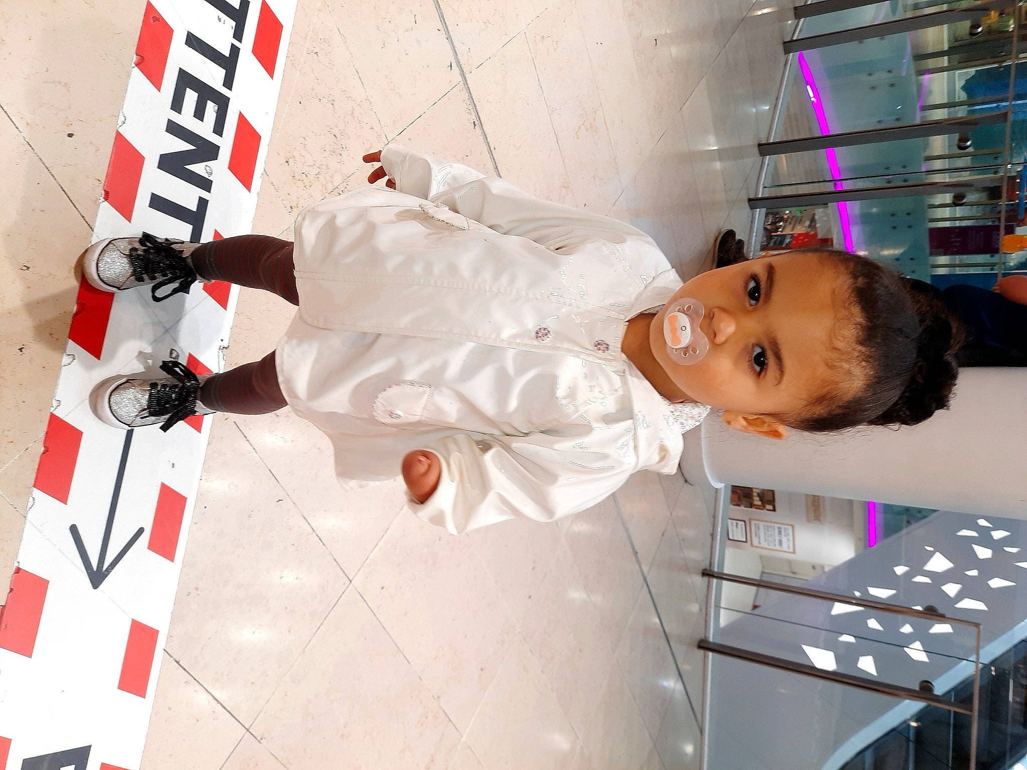 Azalia participe au concours pour gagner de l'argent avec cette photo : building, carmine, child, design, flooring, fun, person, room, space, sports_gear, toddler