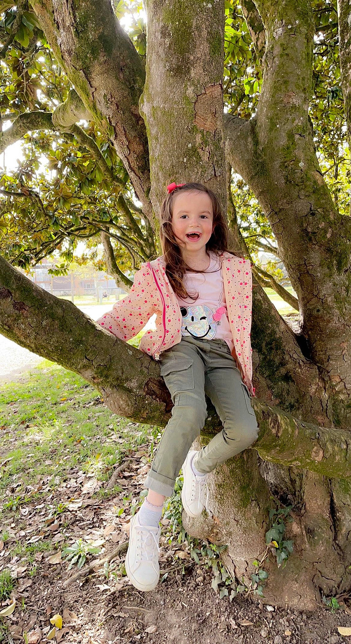 Ellya a rejoint le concours — aidez-le/la à gagner de superbes lots ! blond, boot, branch, fawn, forest, grass, happy, leg, leisure, long_hair, outerwear, people_in_nature, person, plant, sunlight, thigh, tree, trunk, twig, wood