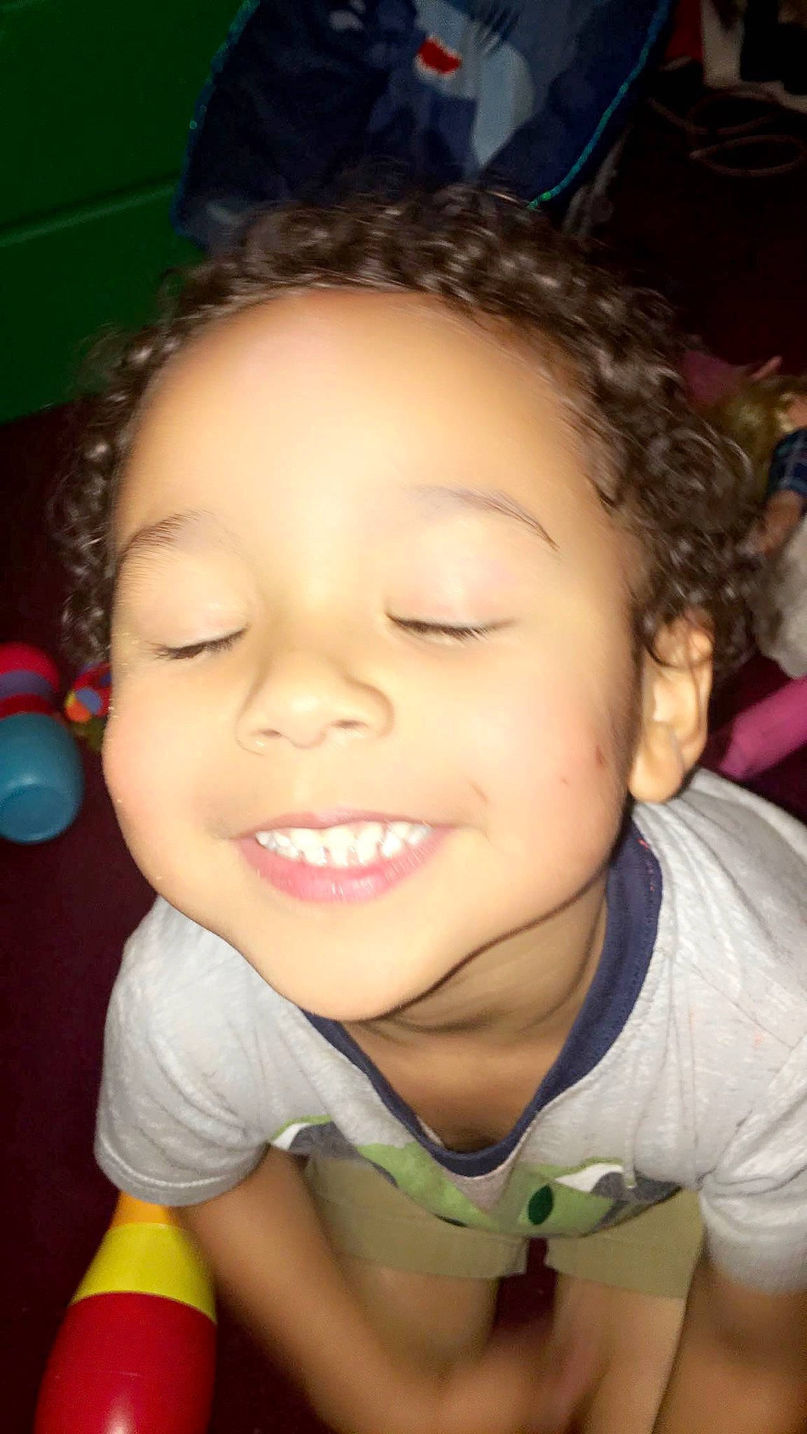 Gavyn is registered to the contest to win money with this photo: arm, blue, cheek, chin, eye, eyebrow, eyelash, face, facial_expression, forehead, hairstyle, head, human, joy, lip, mouth, nose, organ, person, photograph