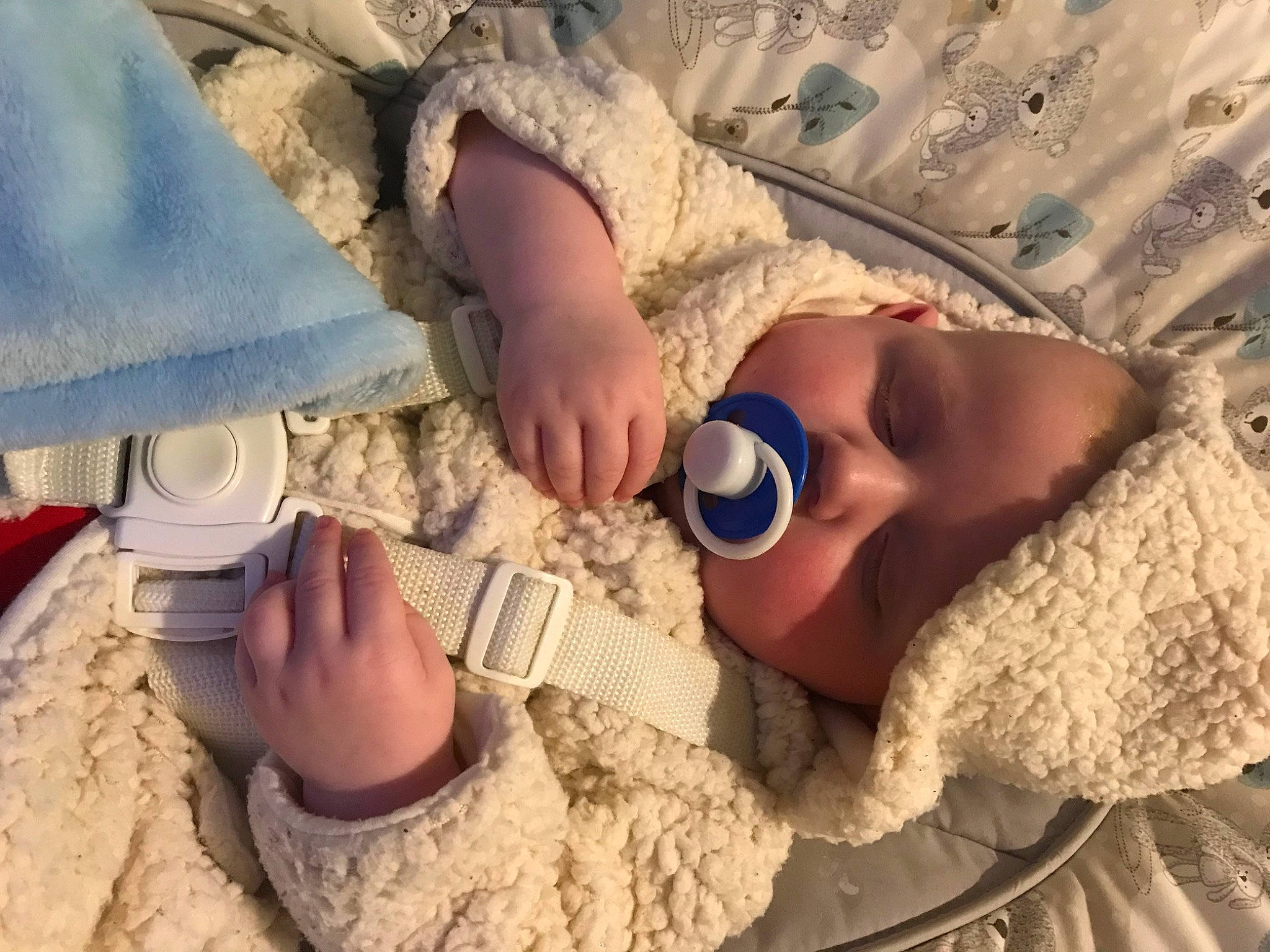 Leo-james is registered to the contest to win money with this photo: azure, child, comfort, eyewear, finger, foot, fun, human_leg, joint, linens, morning, nail, person, sand, summer, textile, thigh, thumb, vision_care, wood