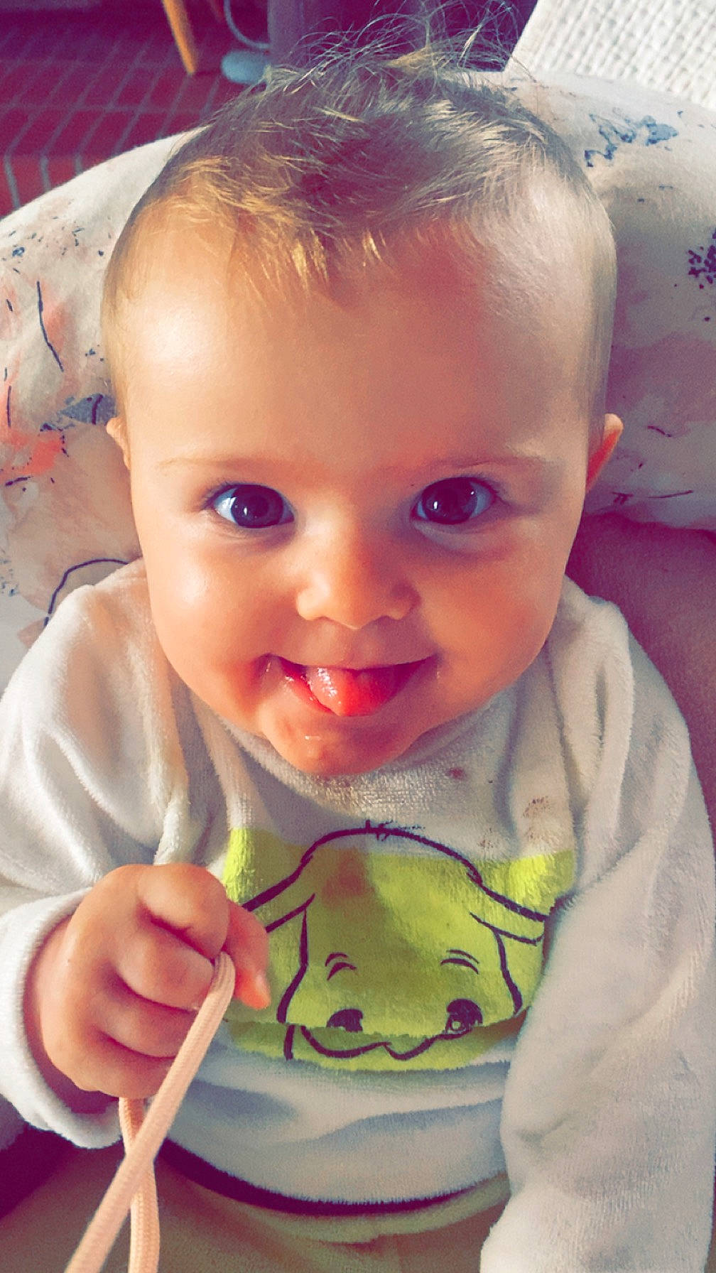 Valentina a rejoint le concours — aidez-le/la à gagner de superbes lots ! baby_toddler_clothing, cheek, chin, ear, eye, eyebrow, eyelash, face, facial_expression, forehead, hand, human_body, iris, lip, mouth, nose, organ, person, skin, sleeve