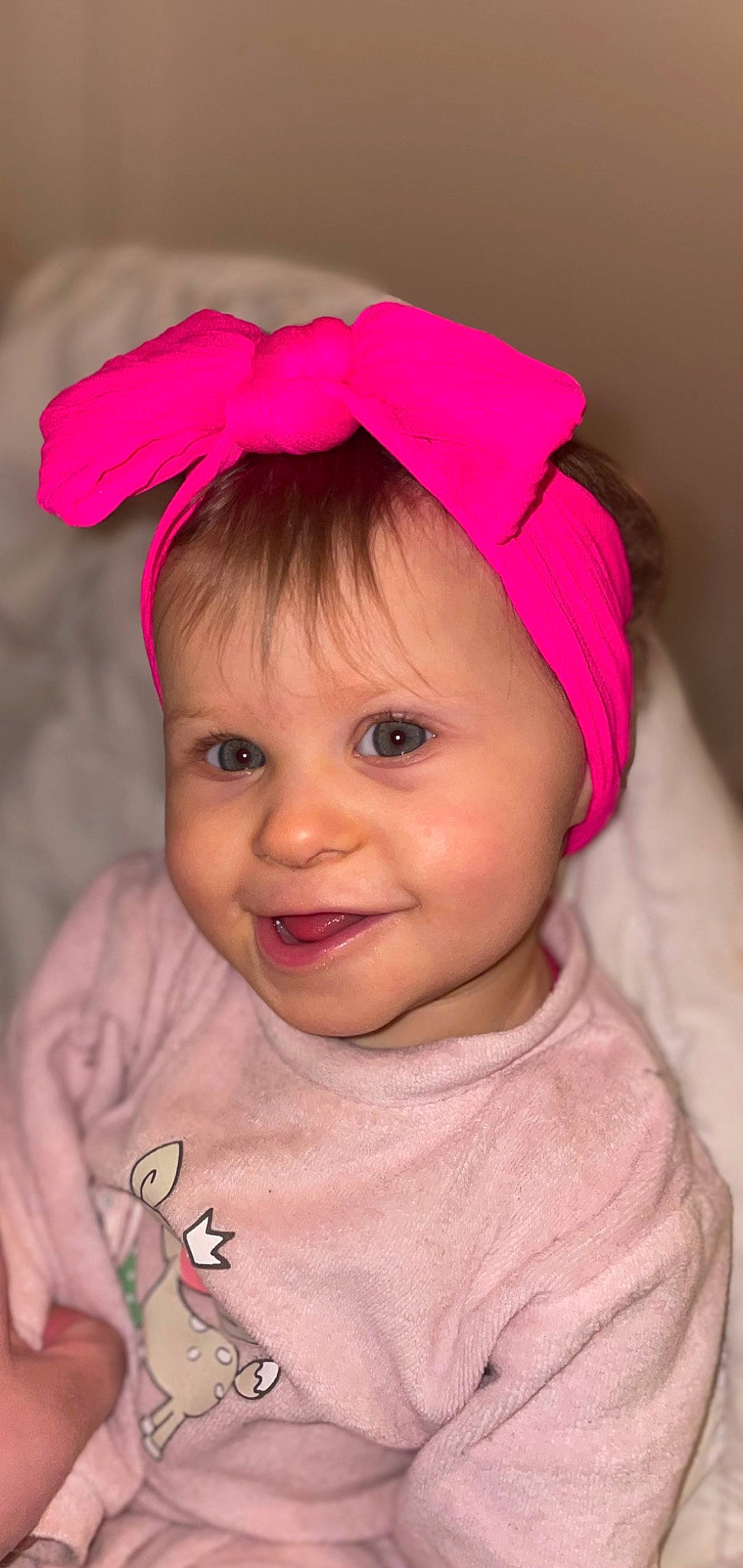 Lïna a rejoint le concours — aidez-le/la à gagner de superbes lots ! cheek, chin, dress, eye, eyebrow, face, hair, hairstyle, happy, head, headgear, human_body, iris, joy, lip, person, pink, purple, skin, sleeve