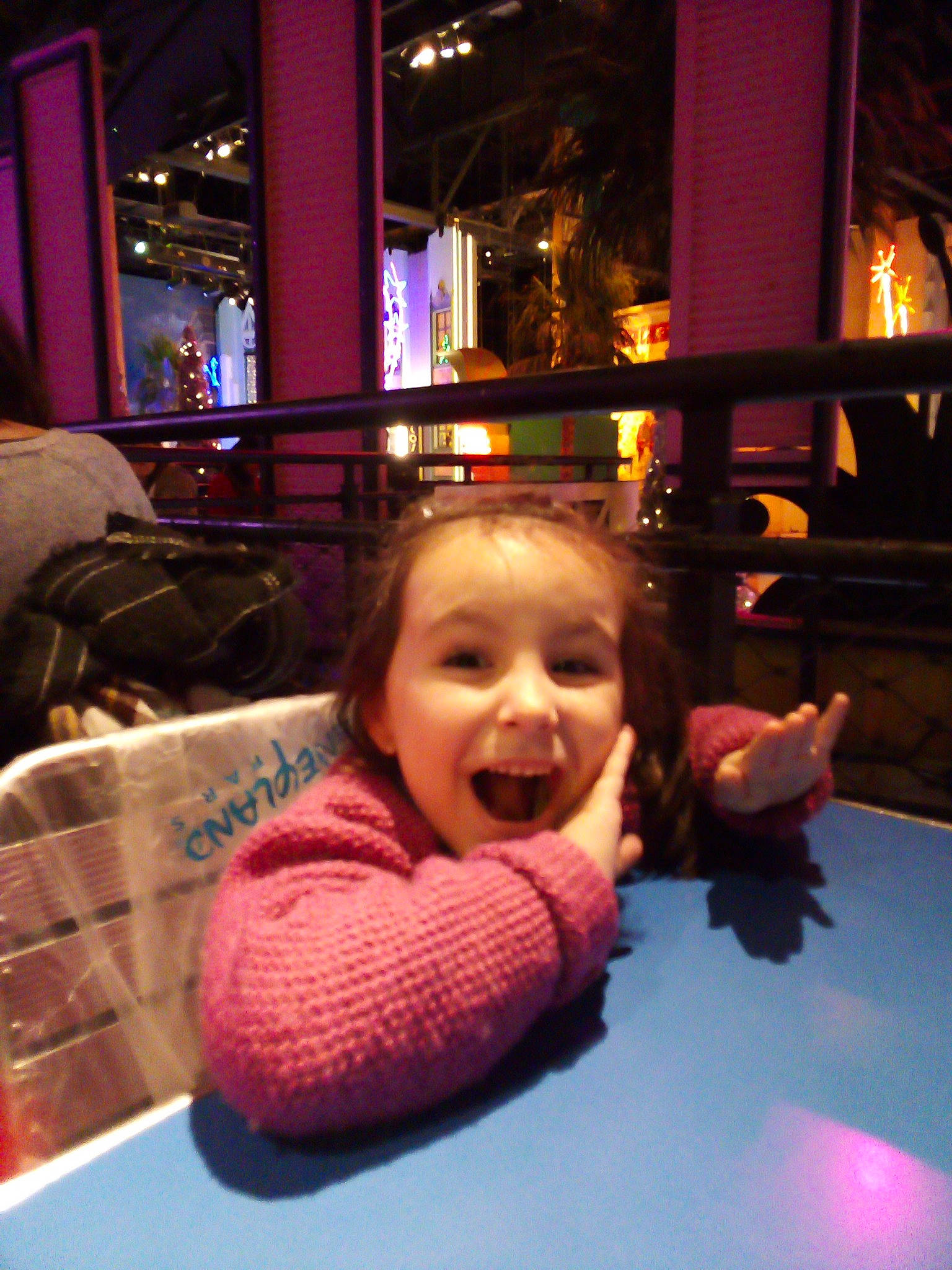 Lilou a rejoint le concours — aidez-le/la à gagner de superbes lots ! child, fun, leisure, person