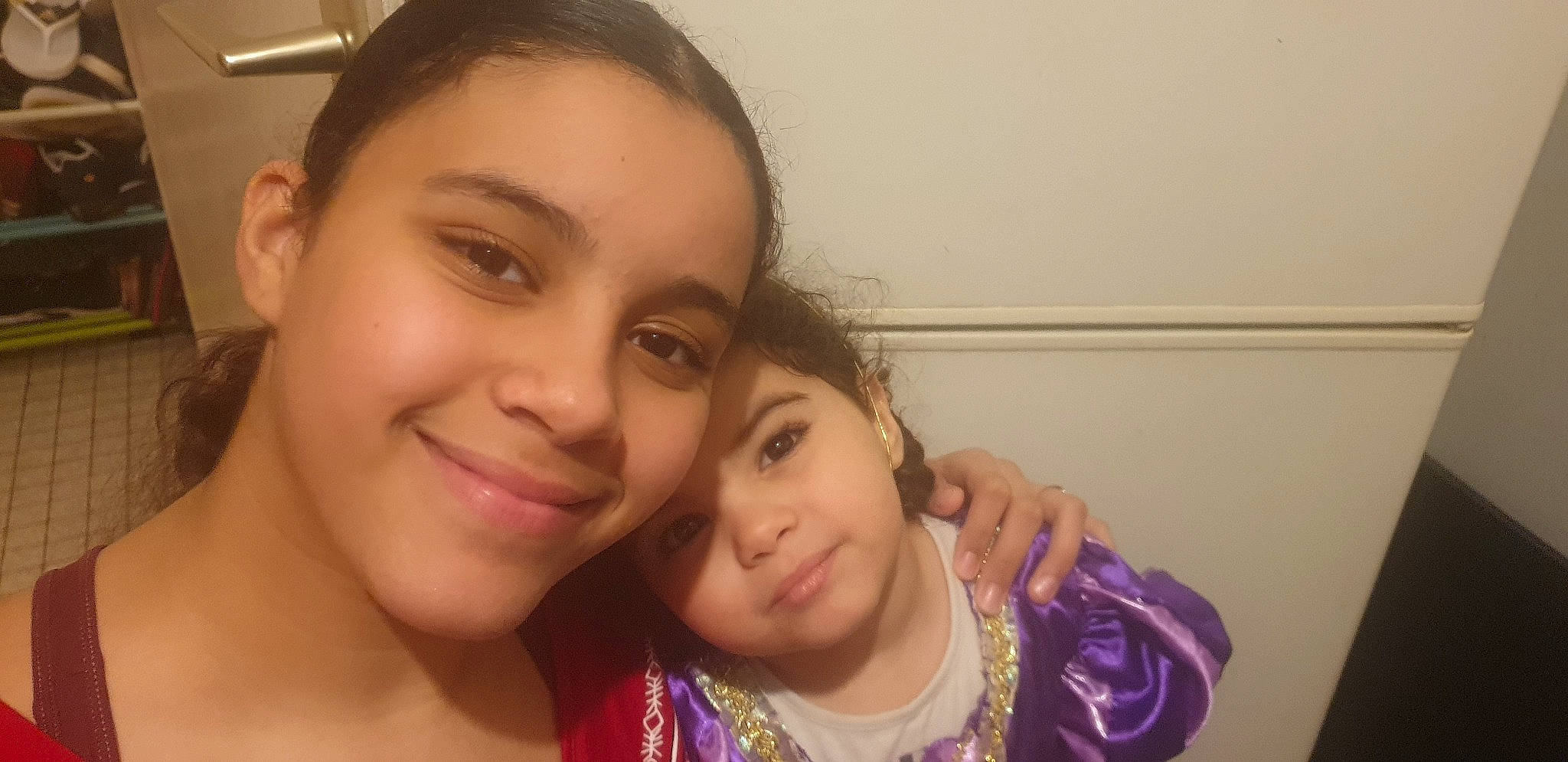 Nesrine a rejoint le concours — aidez-le/la à gagner de superbes lots ! black_hair, cheek, child, chin, eye, eyebrow, face, forehead, friendship, fun, hair, happy, head, headwear, jaw, joy, lip, mouth, nose, person