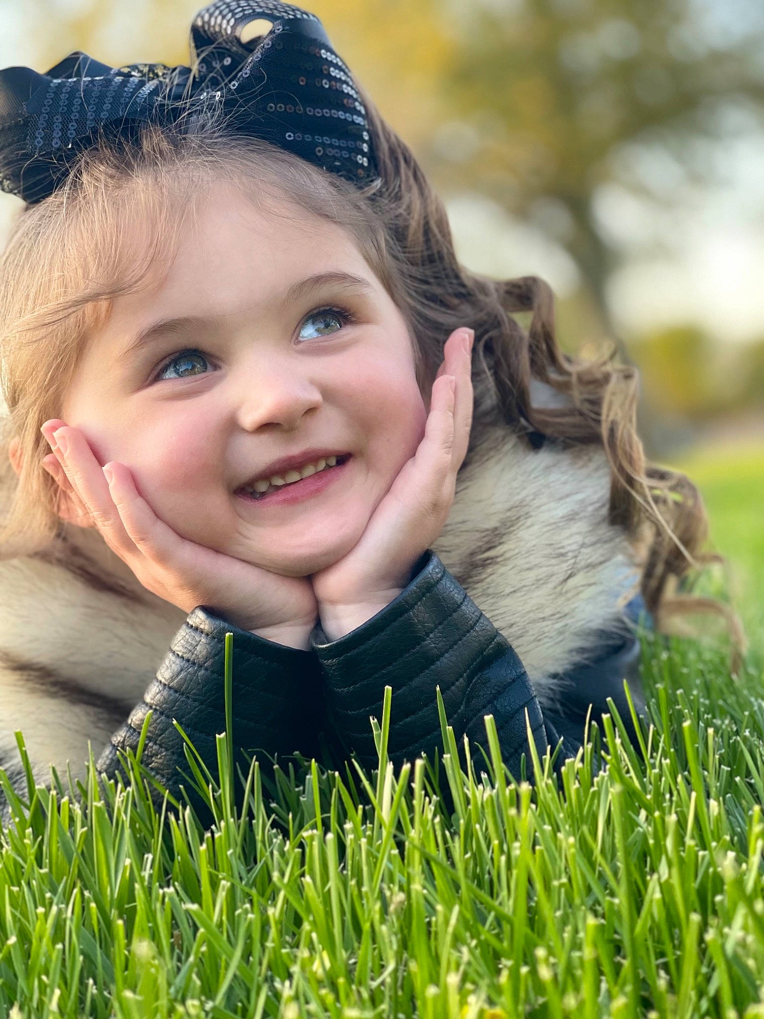 Elliannah is registered to the contest to win money with this photo: eye, face, facial_expression, flash_photography, grass, hair, hairstyle, happy, head, human_body, iris, joy, leaf, lip, organ, outerwear, people_in_nature, person, plant, skin
